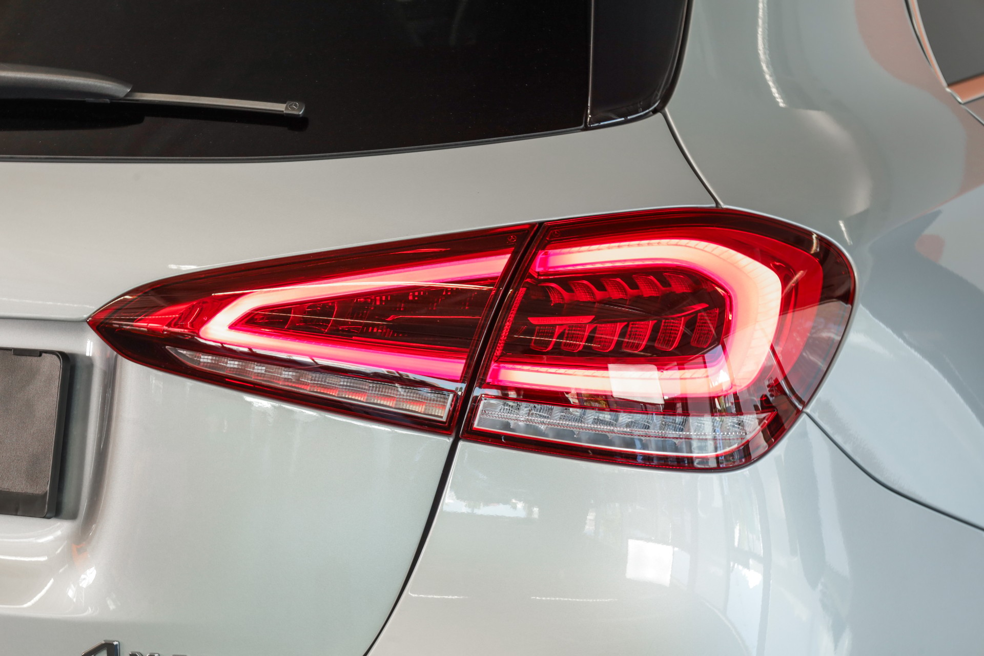 MERCEDES-BENZ A 220 AMG Line 7G-DCT 4Matic-image-7