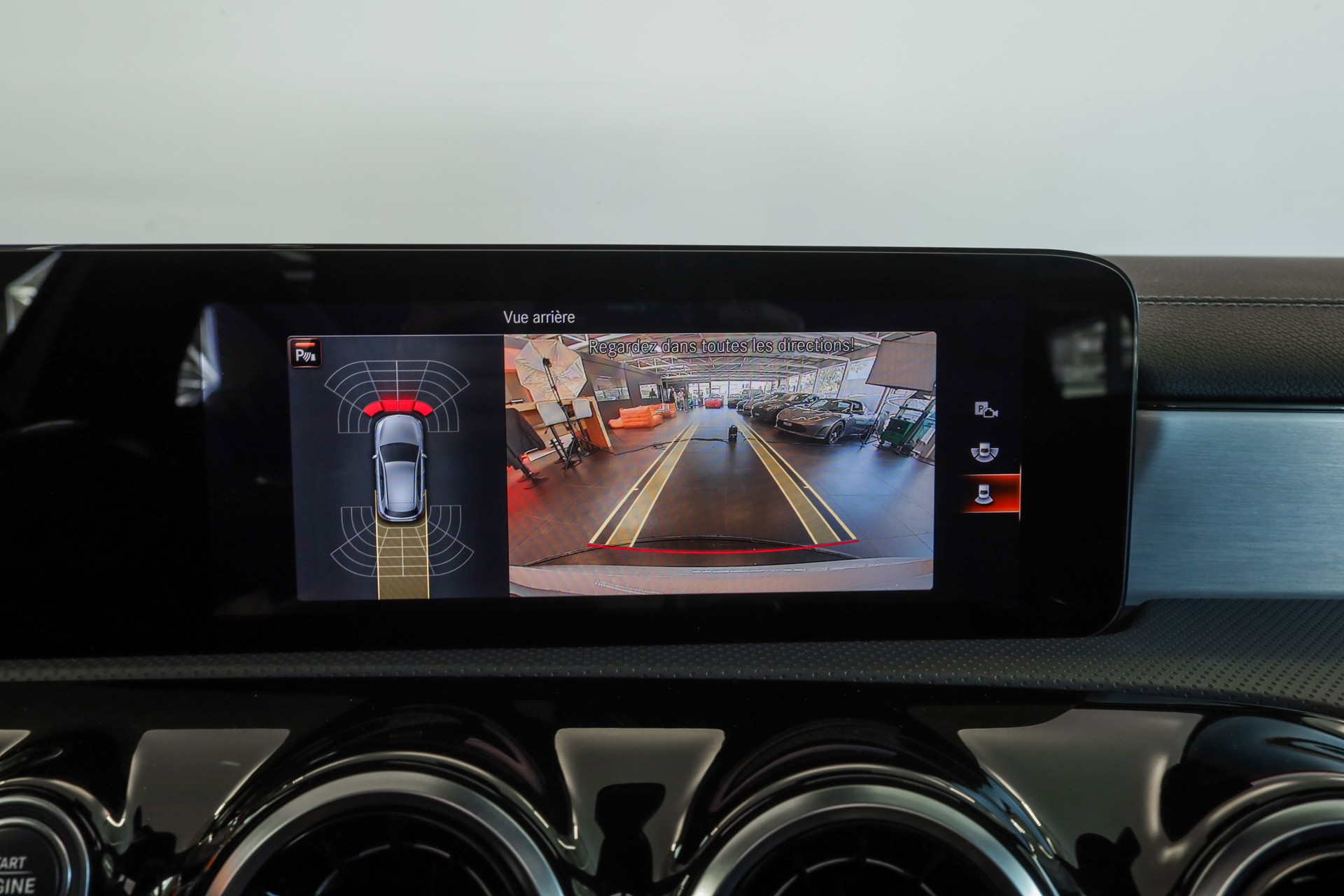 MERCEDES-BENZ A 220 AMG Line 7G-DCT 4Matic-image-16