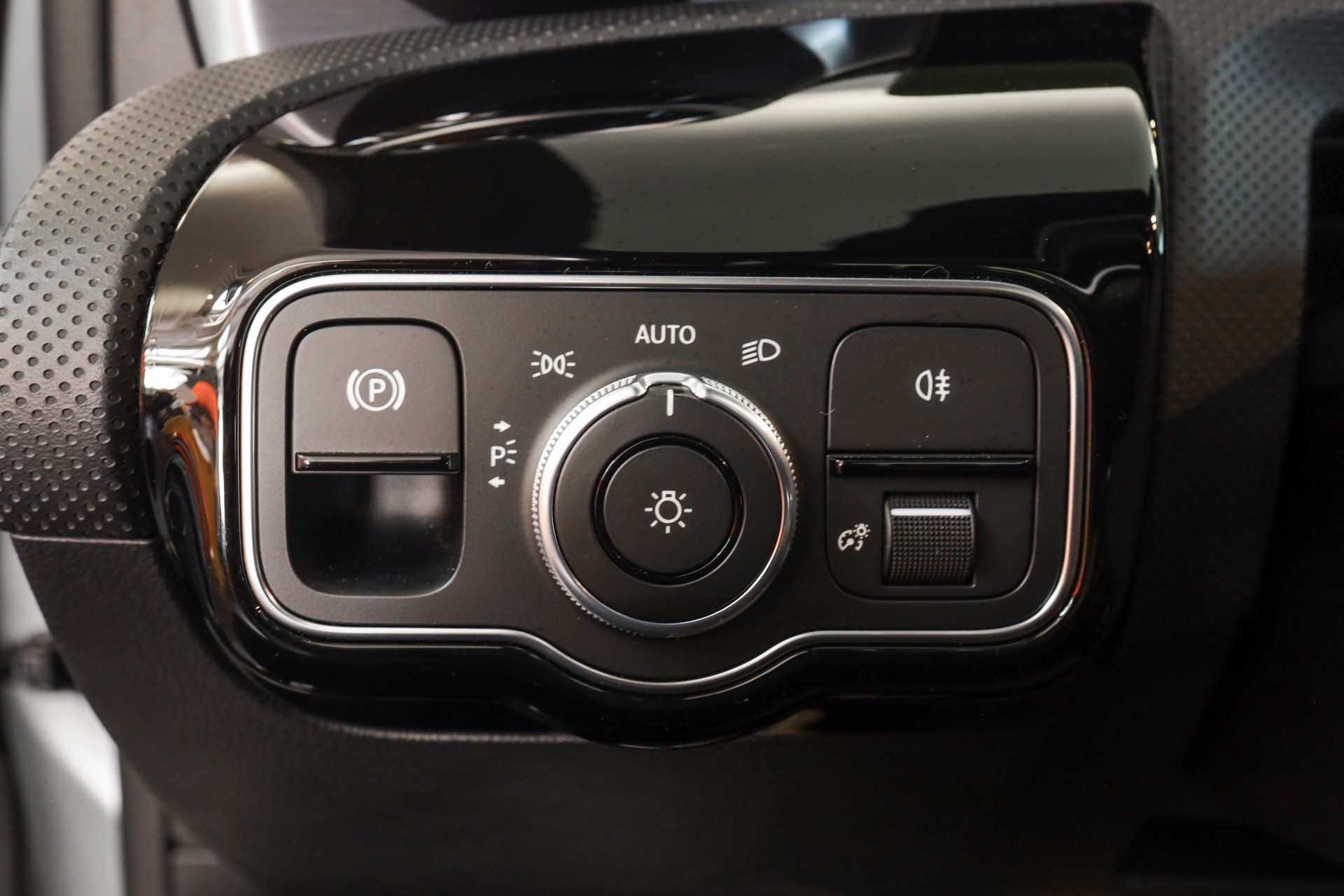 MERCEDES-BENZ A 220 AMG Line 7G-DCT 4Matic-image-20