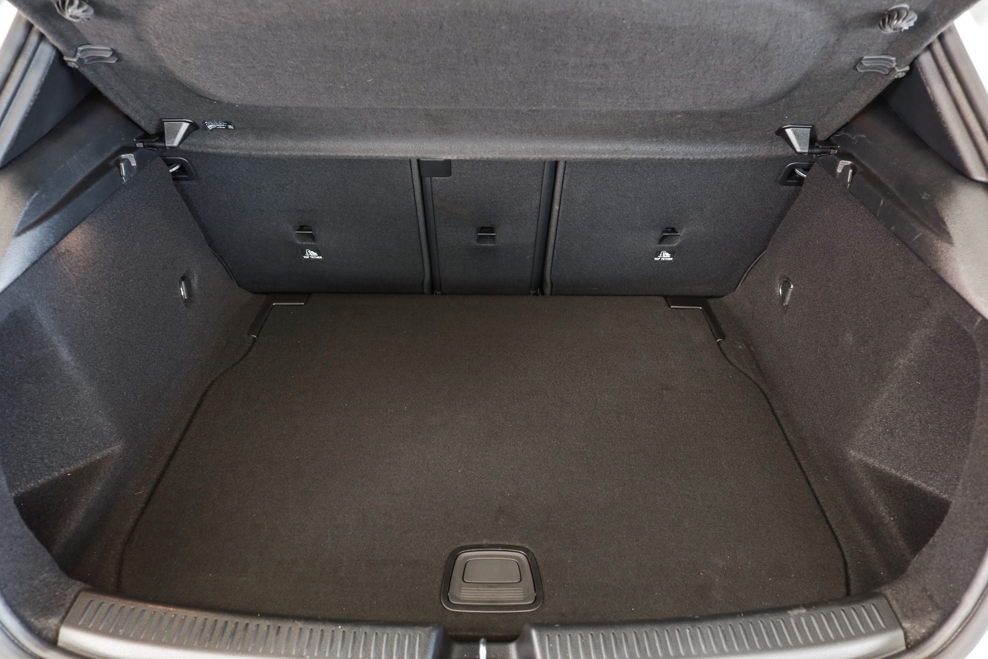 MERCEDES-BENZ A 220 AMG Line 7G-DCT 4Matic-image-24