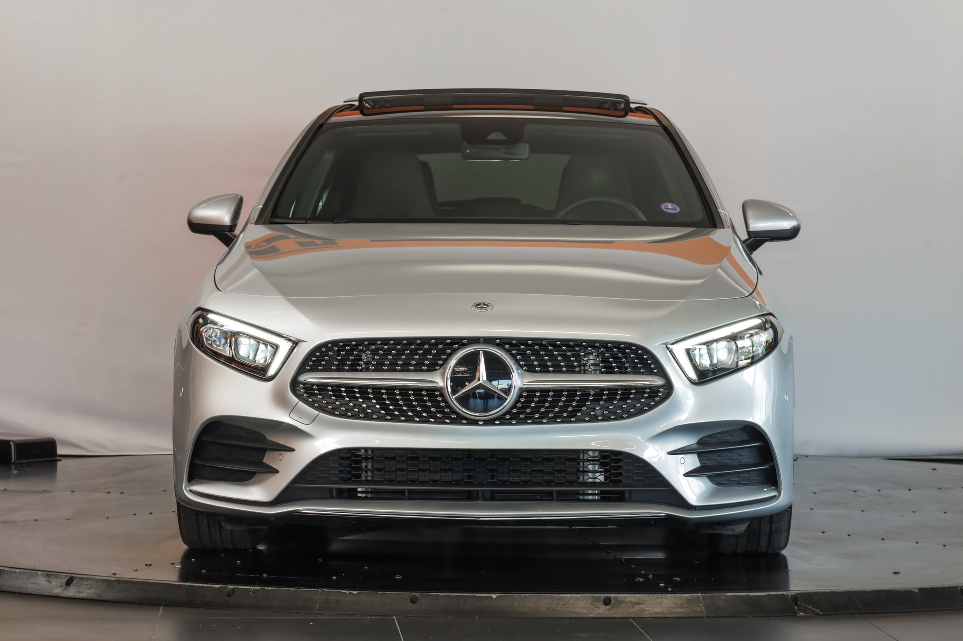 MERCEDES-BENZ A 220 AMG Line 7G-DCT 4Matic-showroom-element-1