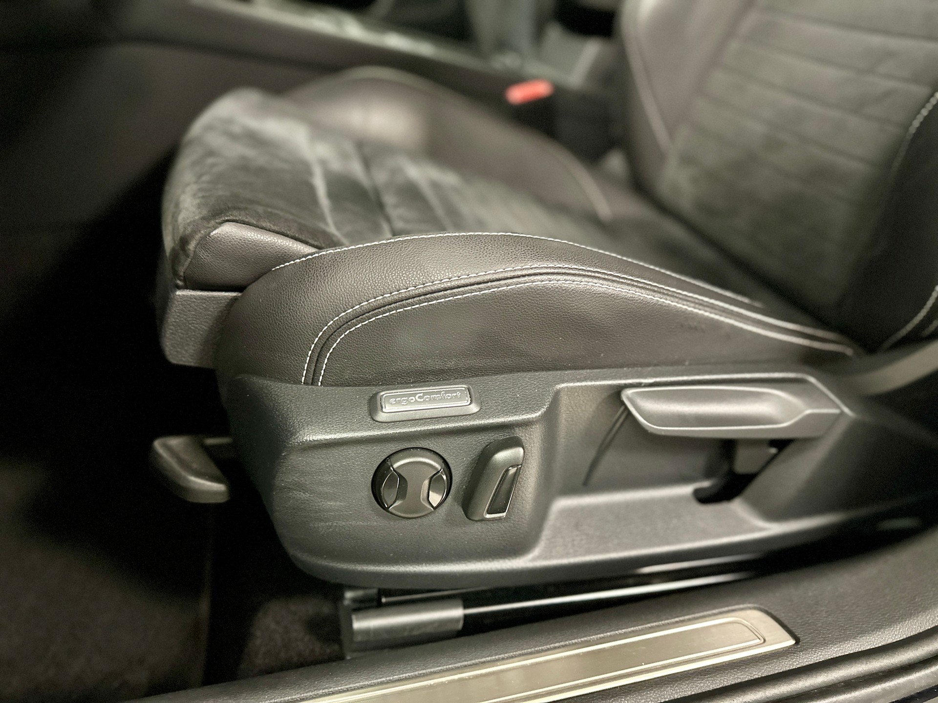 VW Passat 2.0 TDI **190PS** BMT Elegance DSG-image-12
