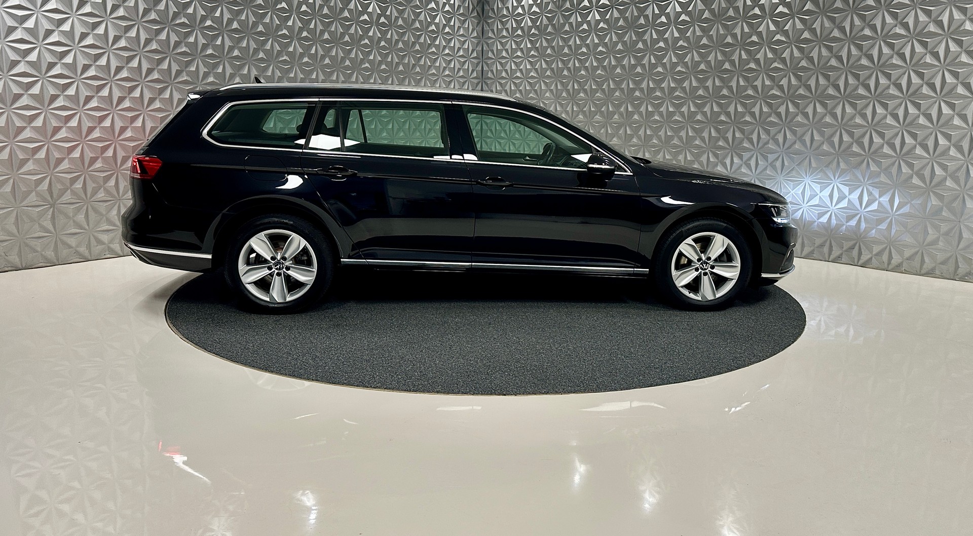 VW Passat 2.0 TDI **190PS** BMT Elegance DSG-showroom-element-3