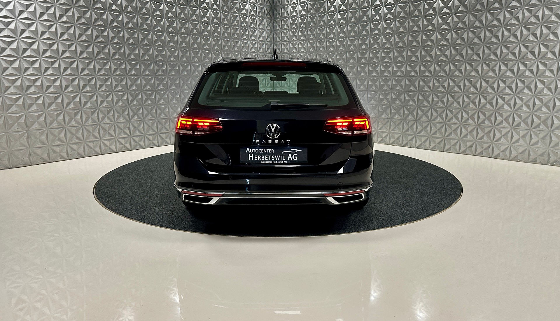 VW Passat 2.0 TDI **190PS** BMT Elegance DSG-image-5