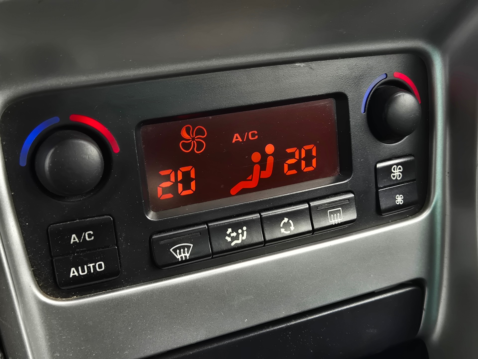 PEUGEOT 307 CC 2.0 16V DYNAMIC-image-17