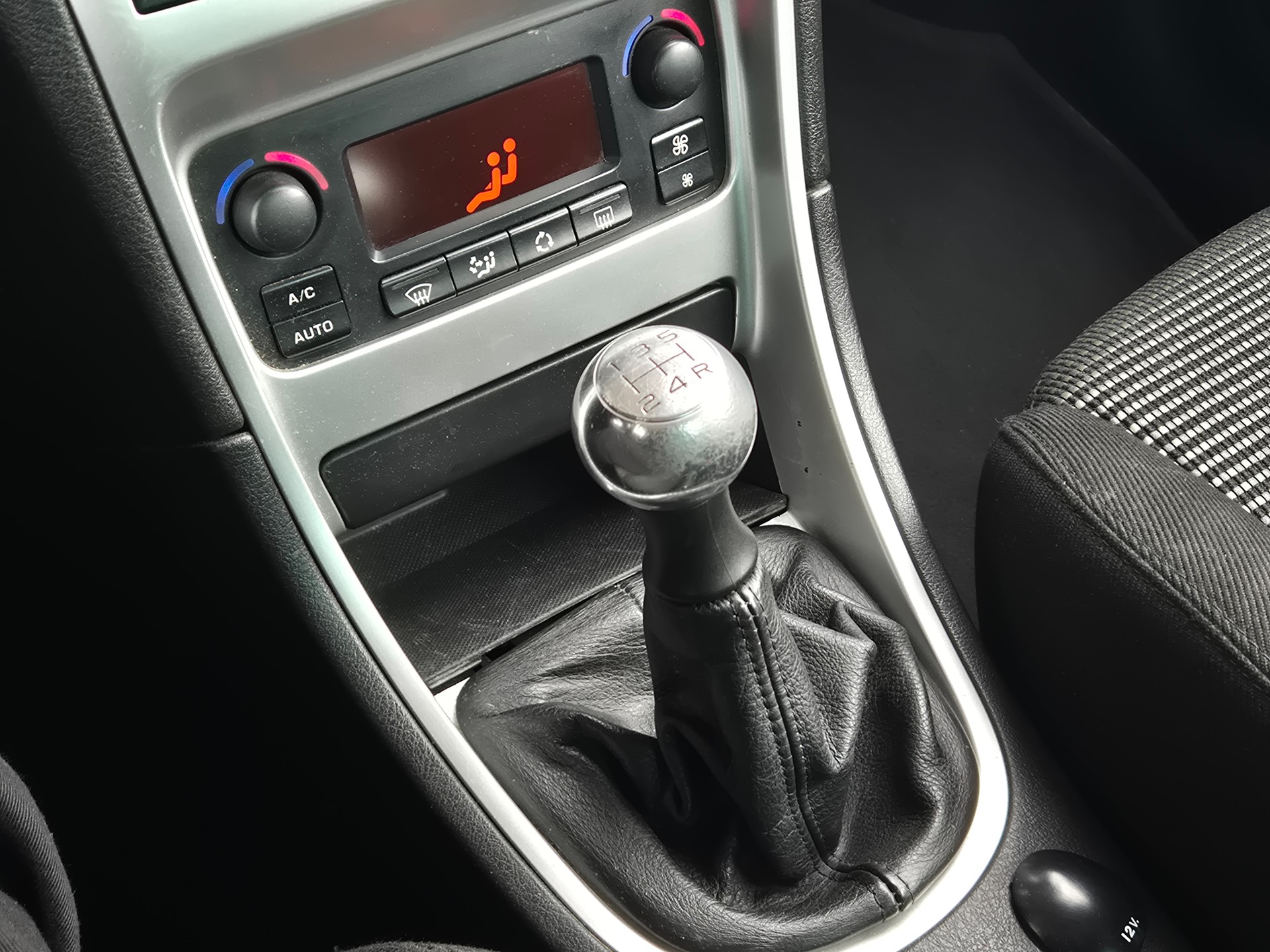 PEUGEOT 307 CC 2.0 16V DYNAMIC-image-16