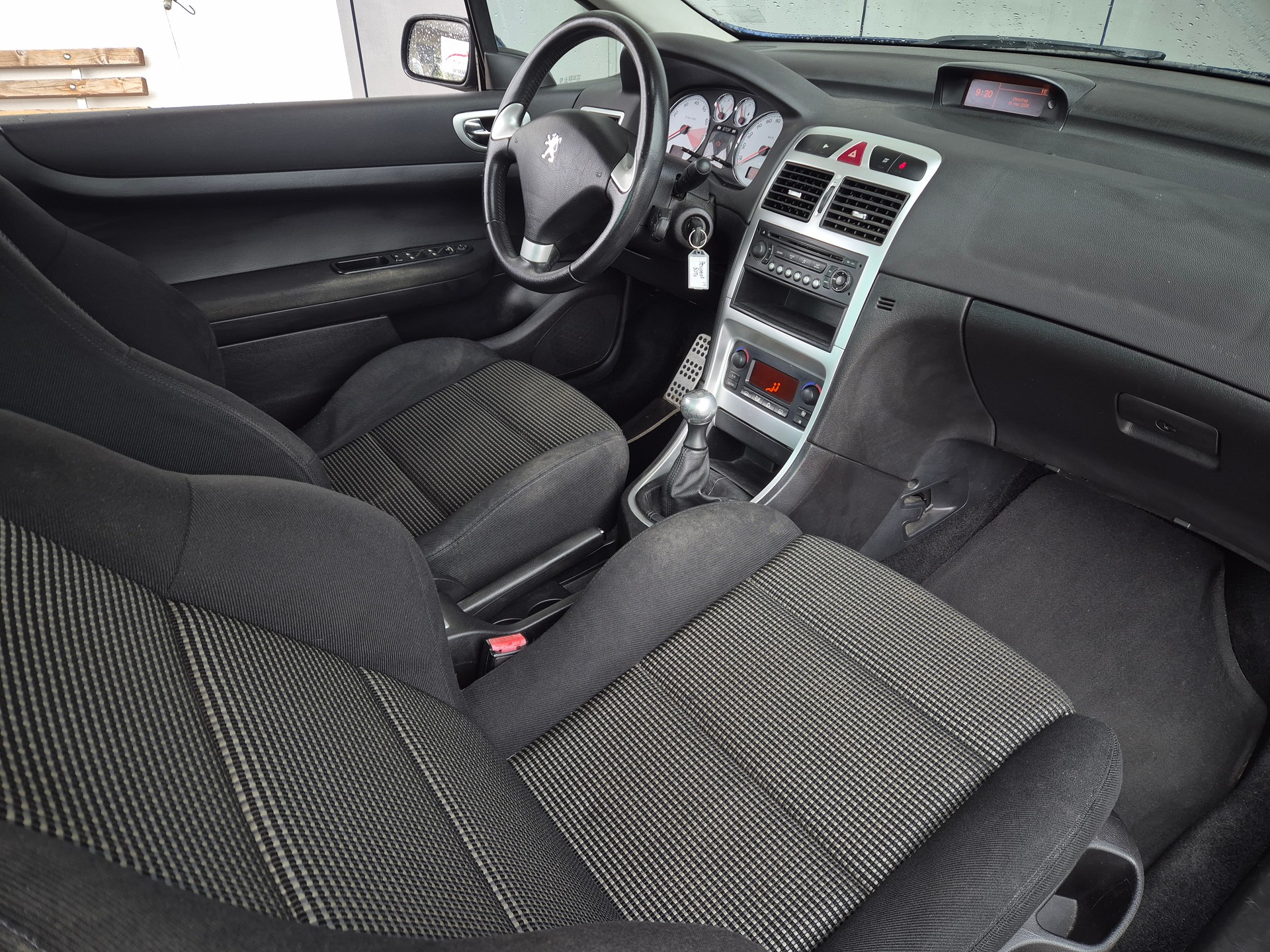 PEUGEOT 307 CC 2.0 16V DYNAMIC-image-12