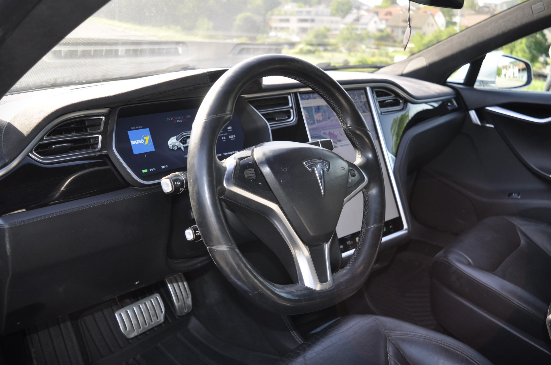 TESLA Model S 85 D Performance-image-9