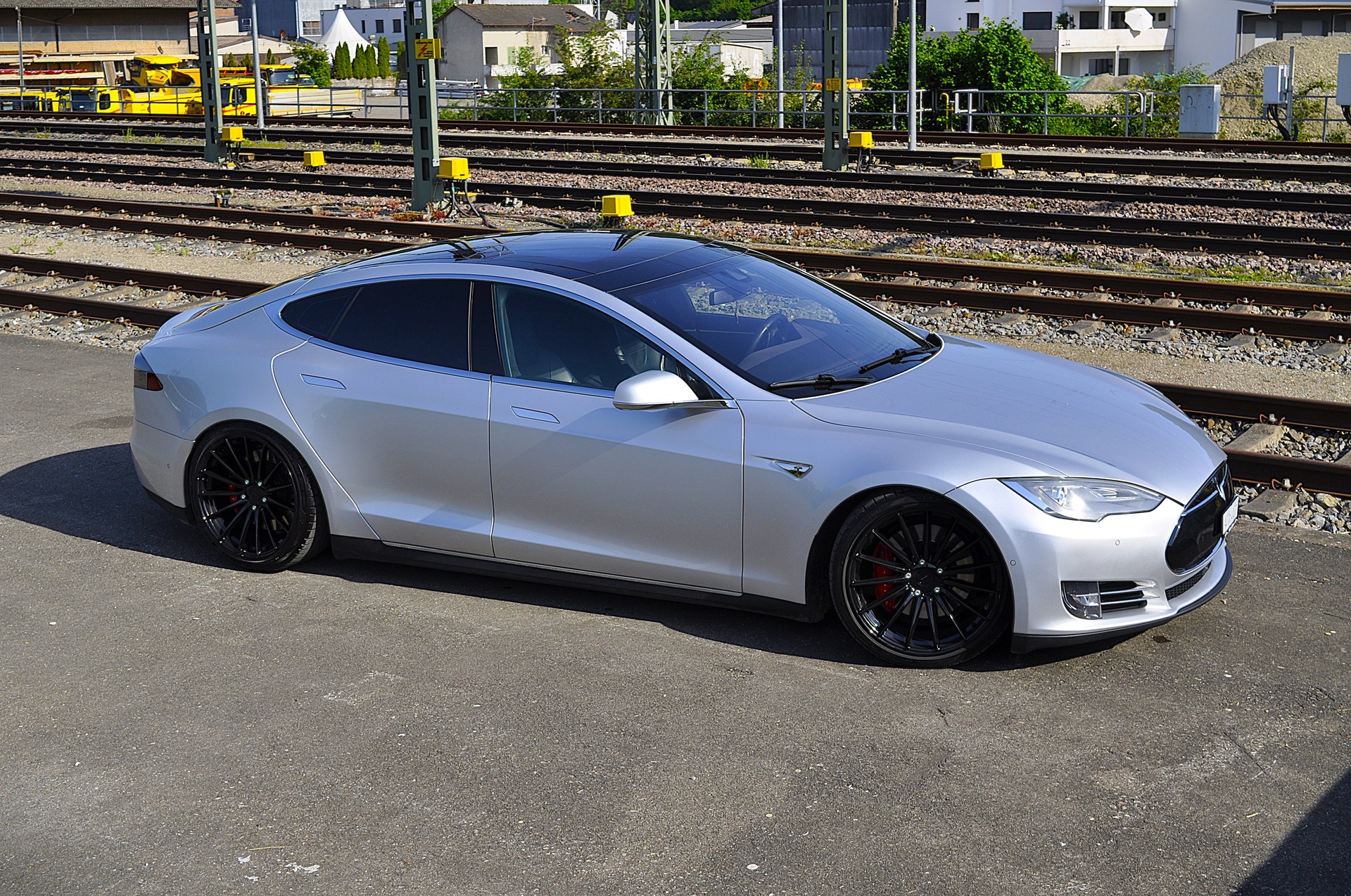 TESLA Model S 85 D Performance-image-4