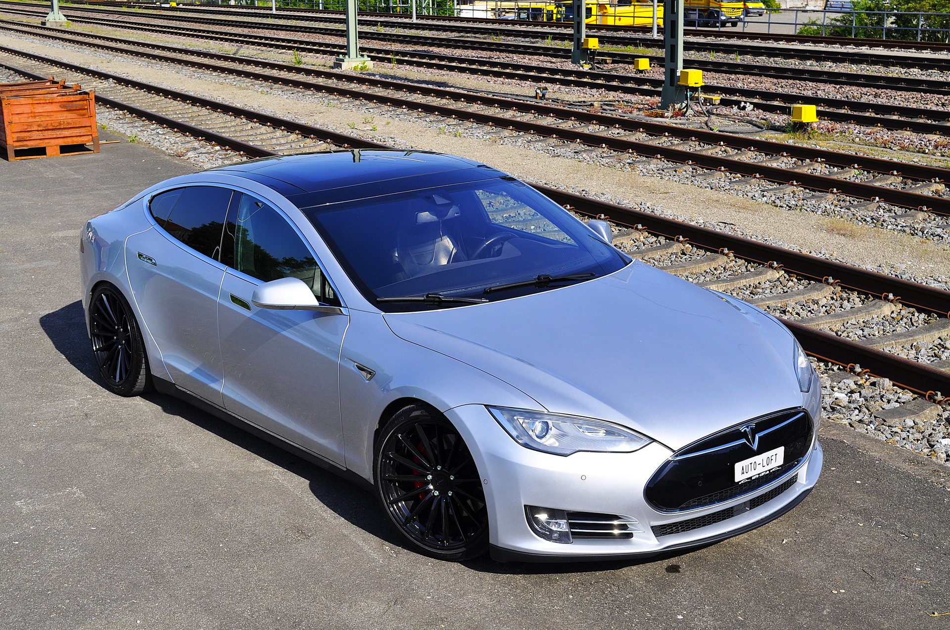 TESLA Model S 85 D Performance