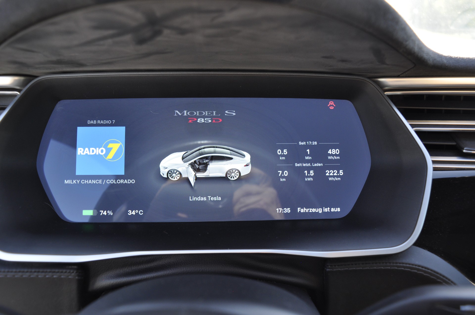 TESLA Model S 85 D Performance-image-12