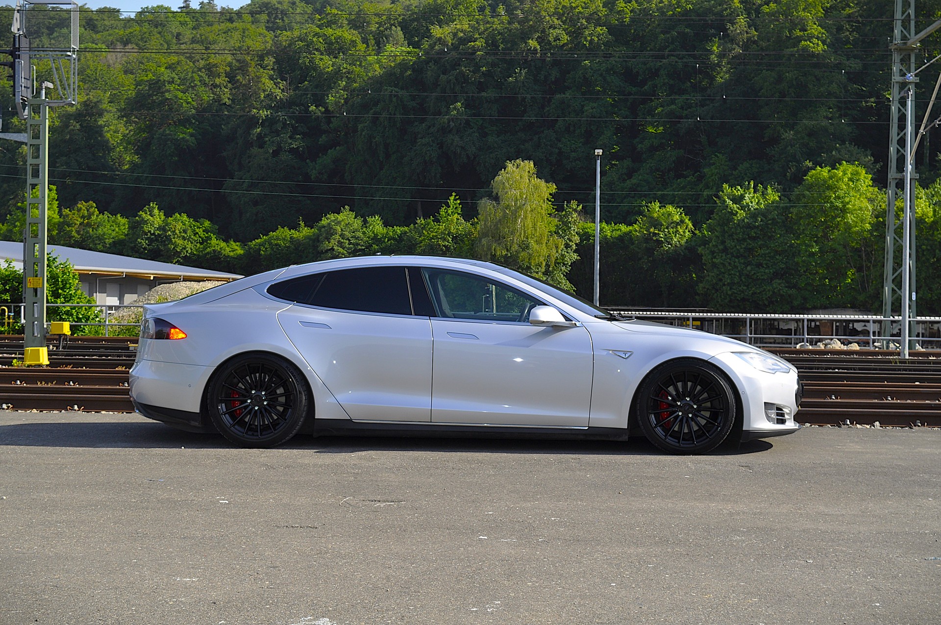 TESLA Model S 85 D Performance-image-6