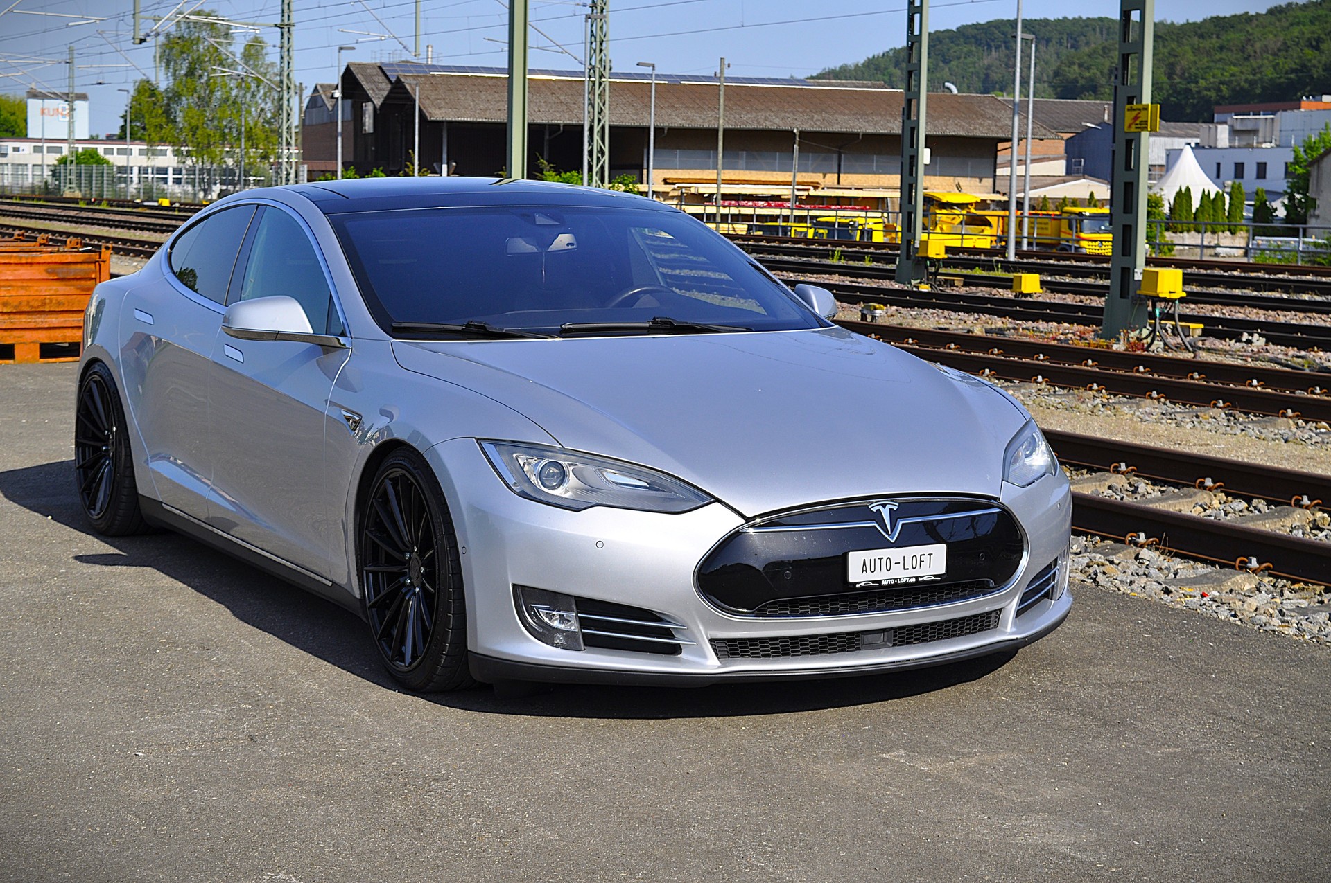 TESLA Model S 85 D Performance-image-3