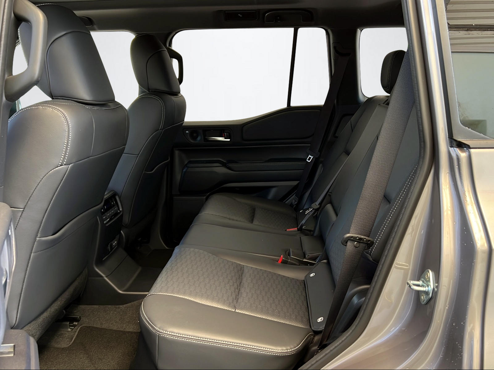 TOYOTA Land Cruiser 2.8 D 48V Invincible-image-10