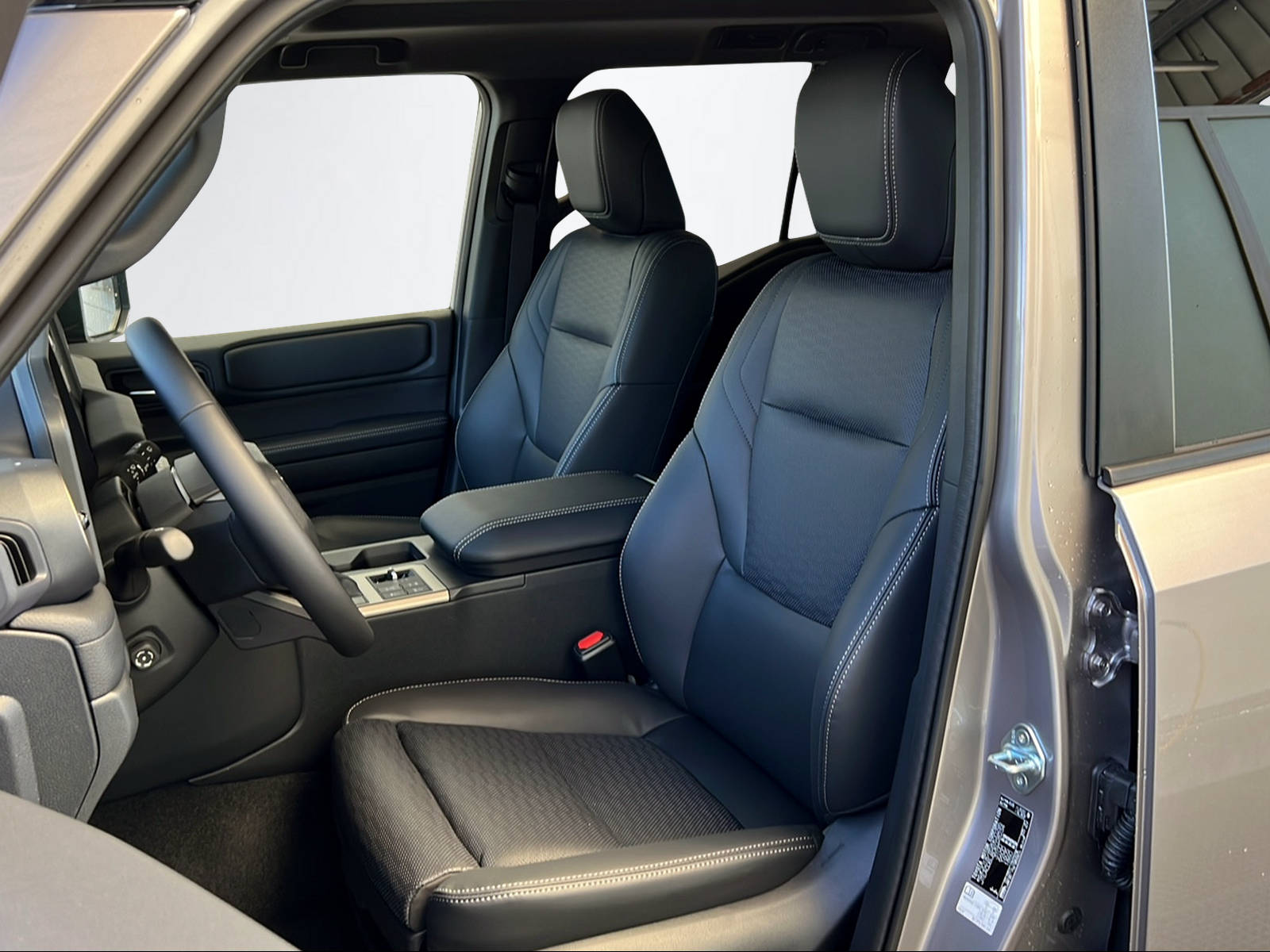 TOYOTA Land Cruiser 2.8 D 48V Invincible-image-14