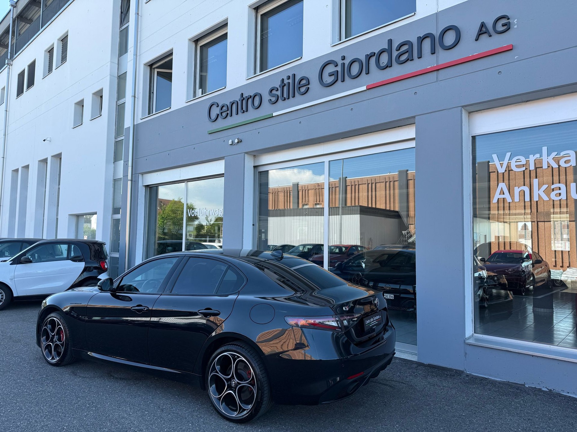 ALFA ROMEO Giulia 2.0 Competizione 280PS Q4 AT8 MY 23/24-showroom-element-2