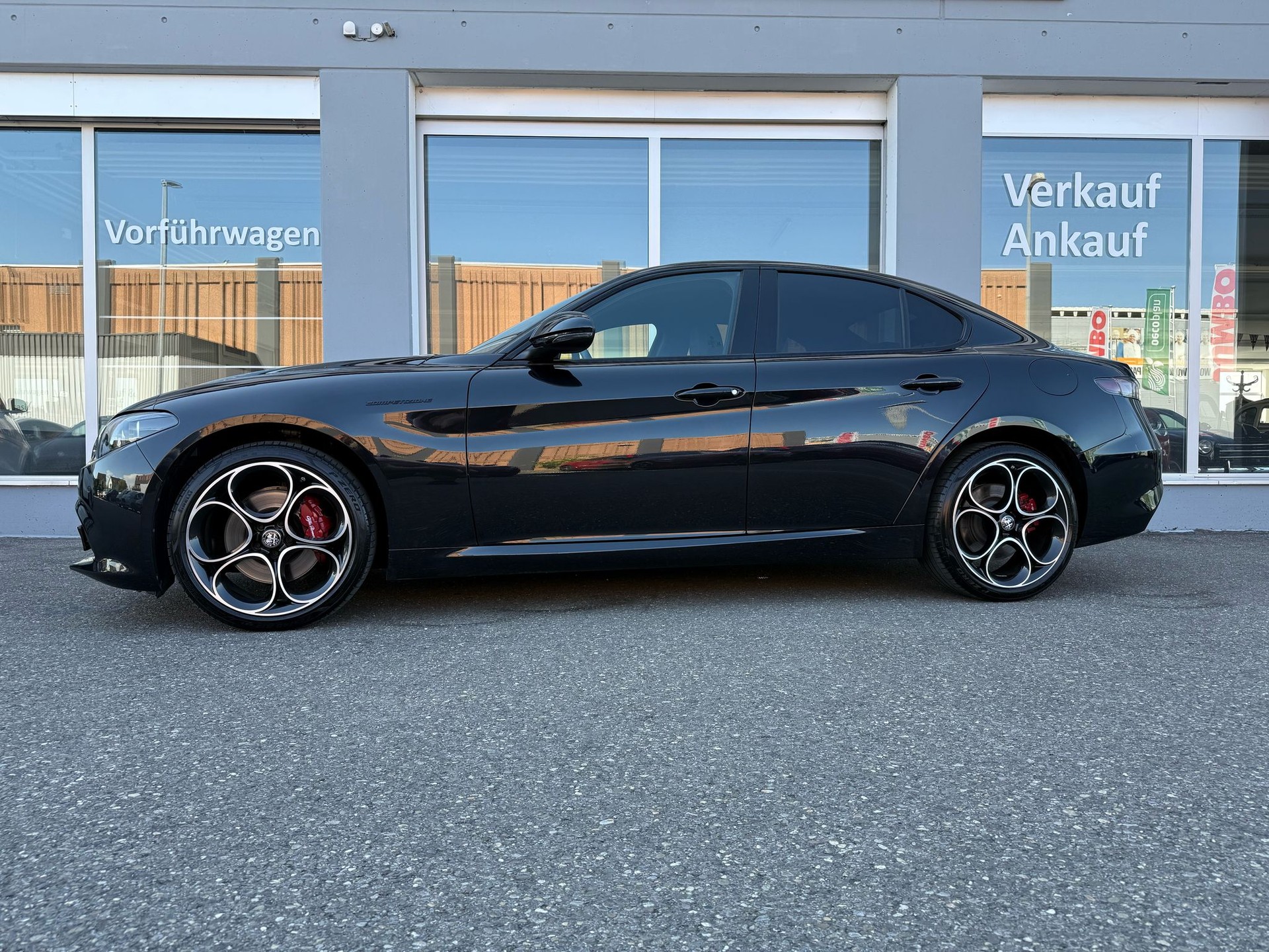 ALFA ROMEO Giulia 2.0 Competizione 280PS Q4 AT8 MY 23/24-image-4