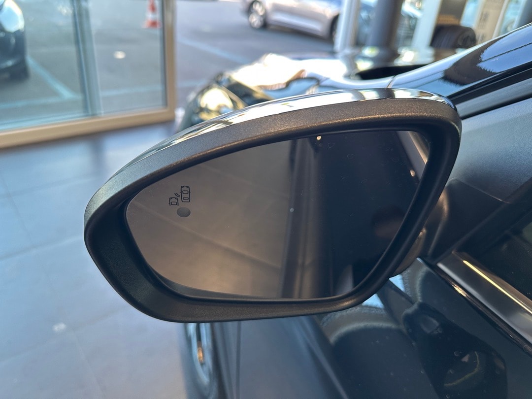 RENAULT Arkana 1.6 E-Techno-showroom-element-3