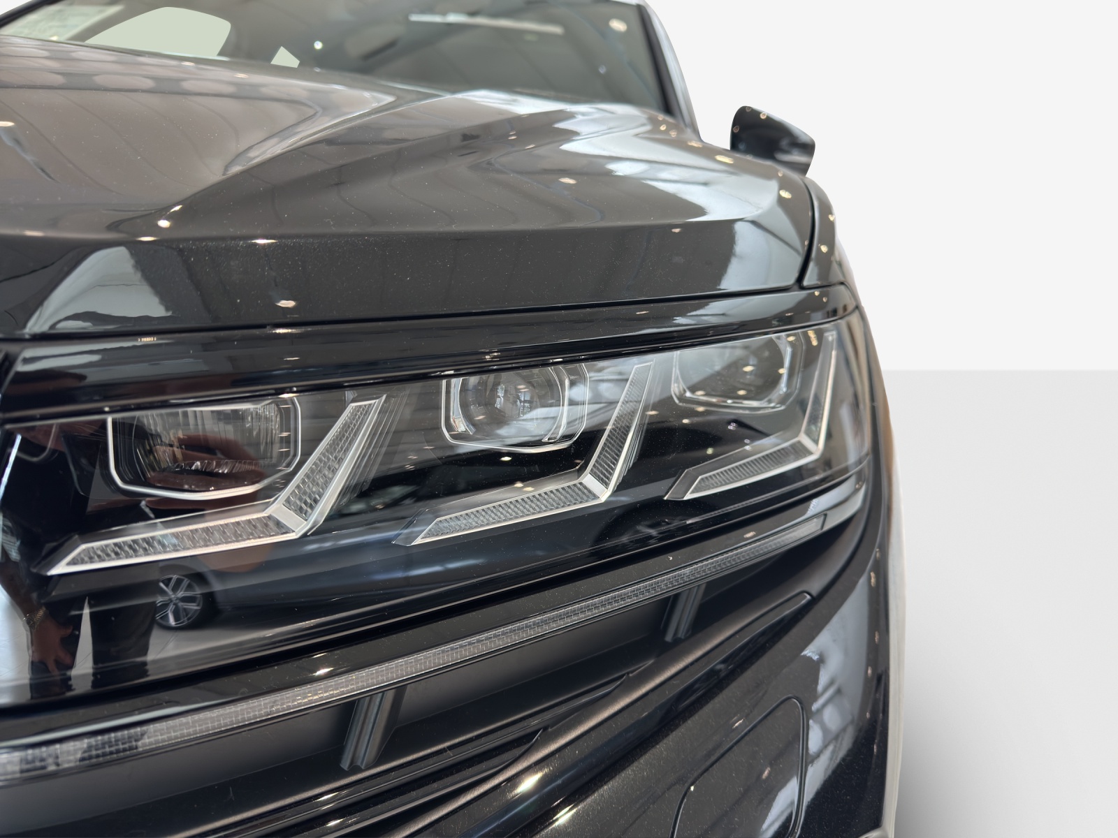 VW Touareg 3.0 TDI R-Line Final Edition Tiptronic-image-15
