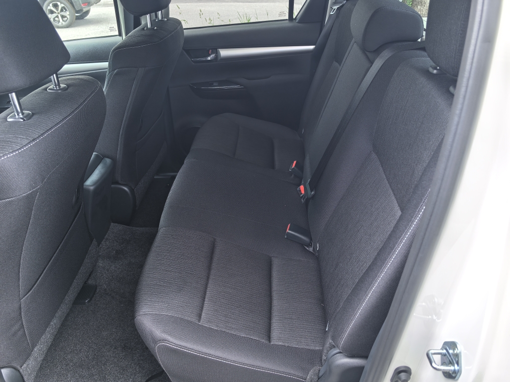 TOYOTA Hilux 2.4d Style Double Cab 4x4 A-image-7