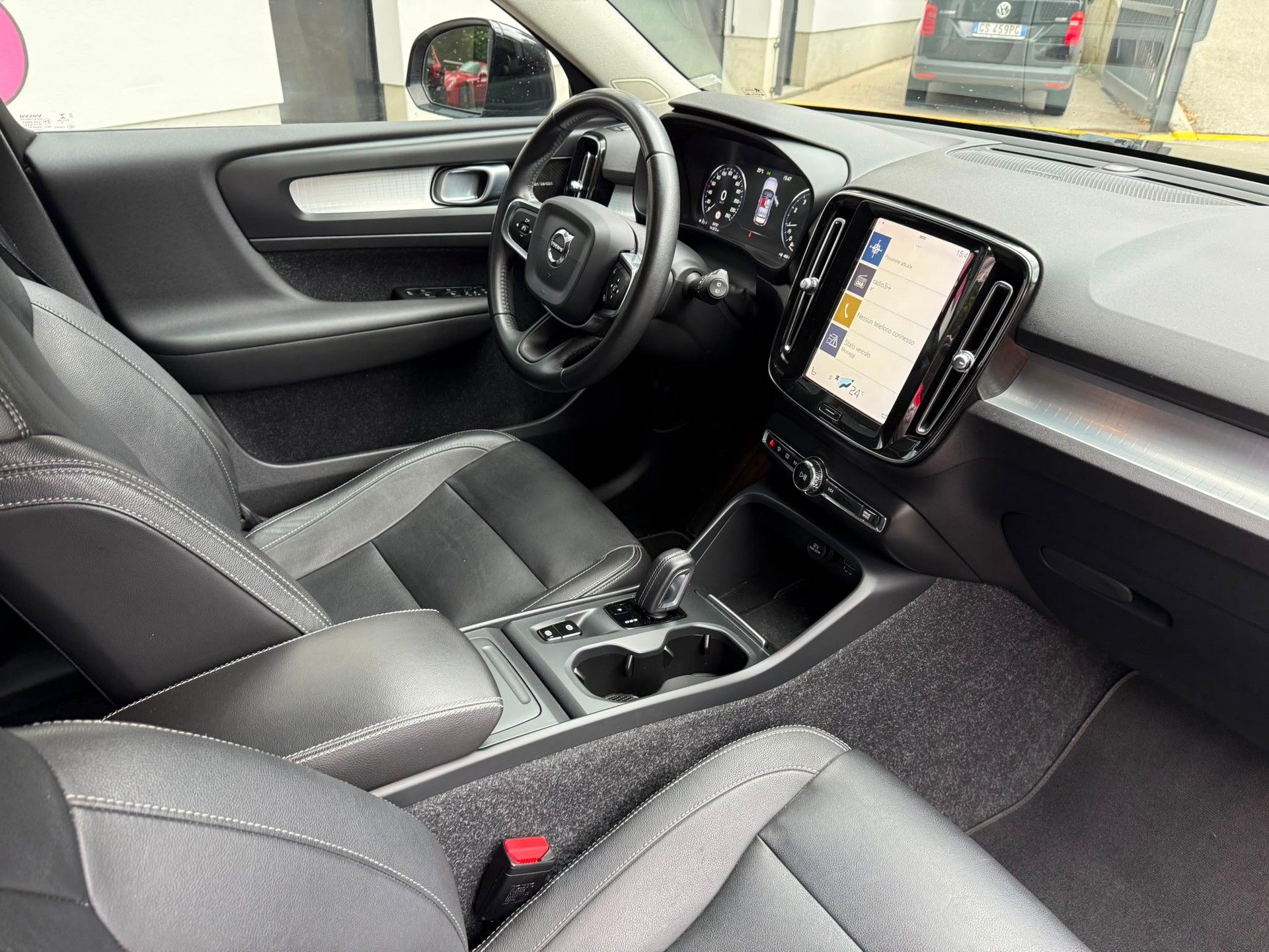 VOLVO XC40 T3 Momentum Light Geartronic-image-14