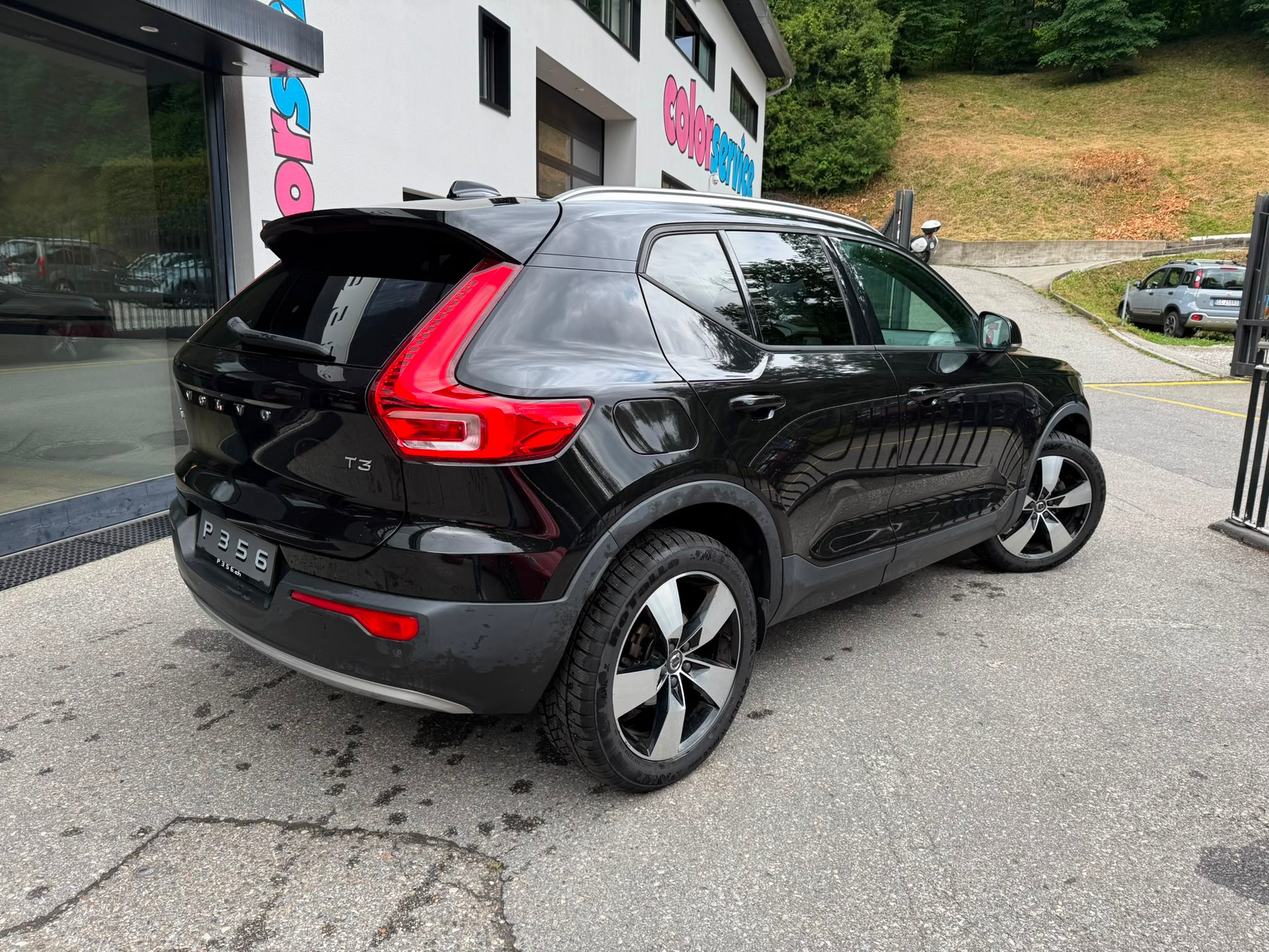 VOLVO XC40 T3 Momentum Light Geartronic-image-3