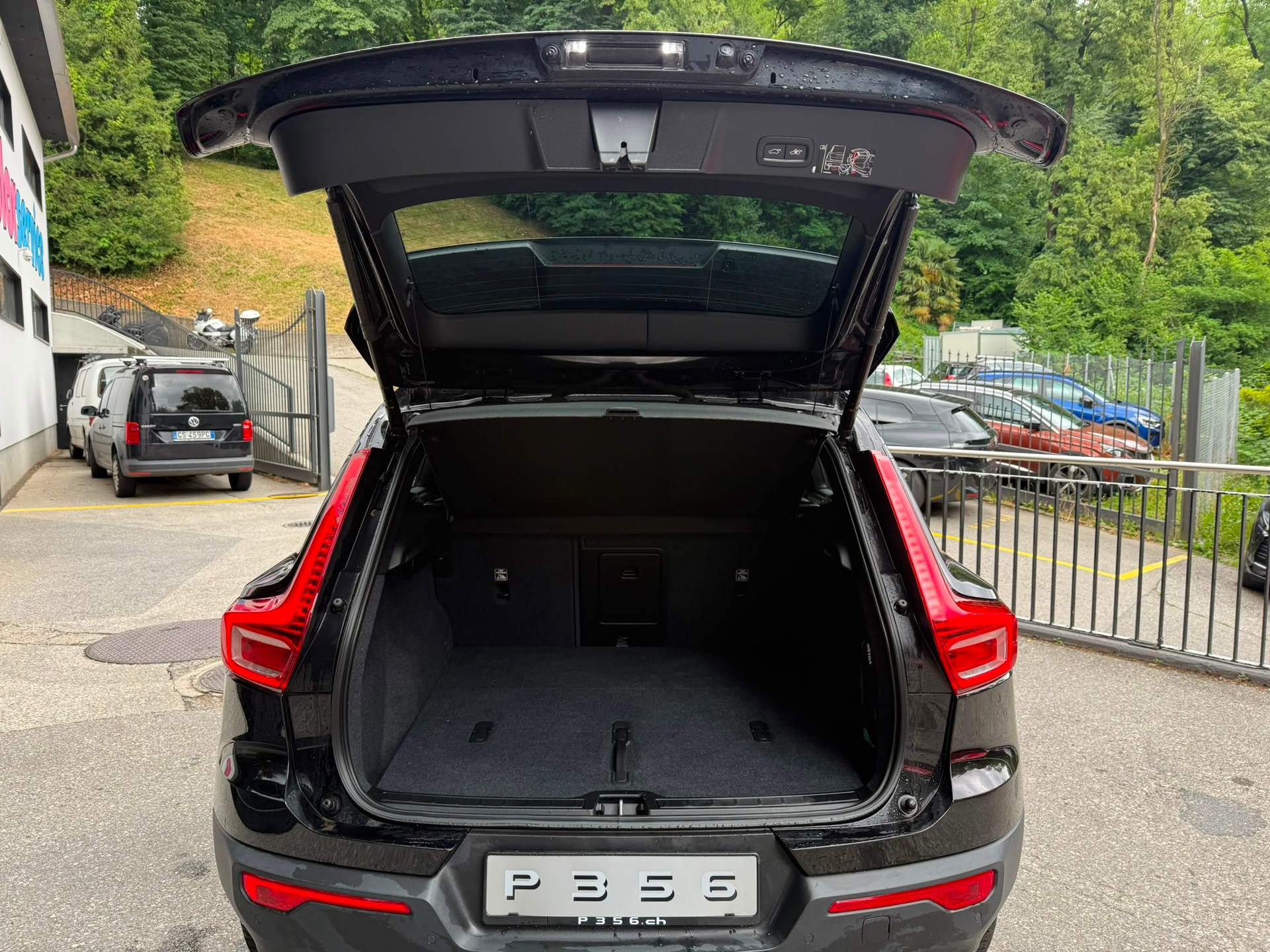 VOLVO XC40 T3 Momentum Light Geartronic-image-10