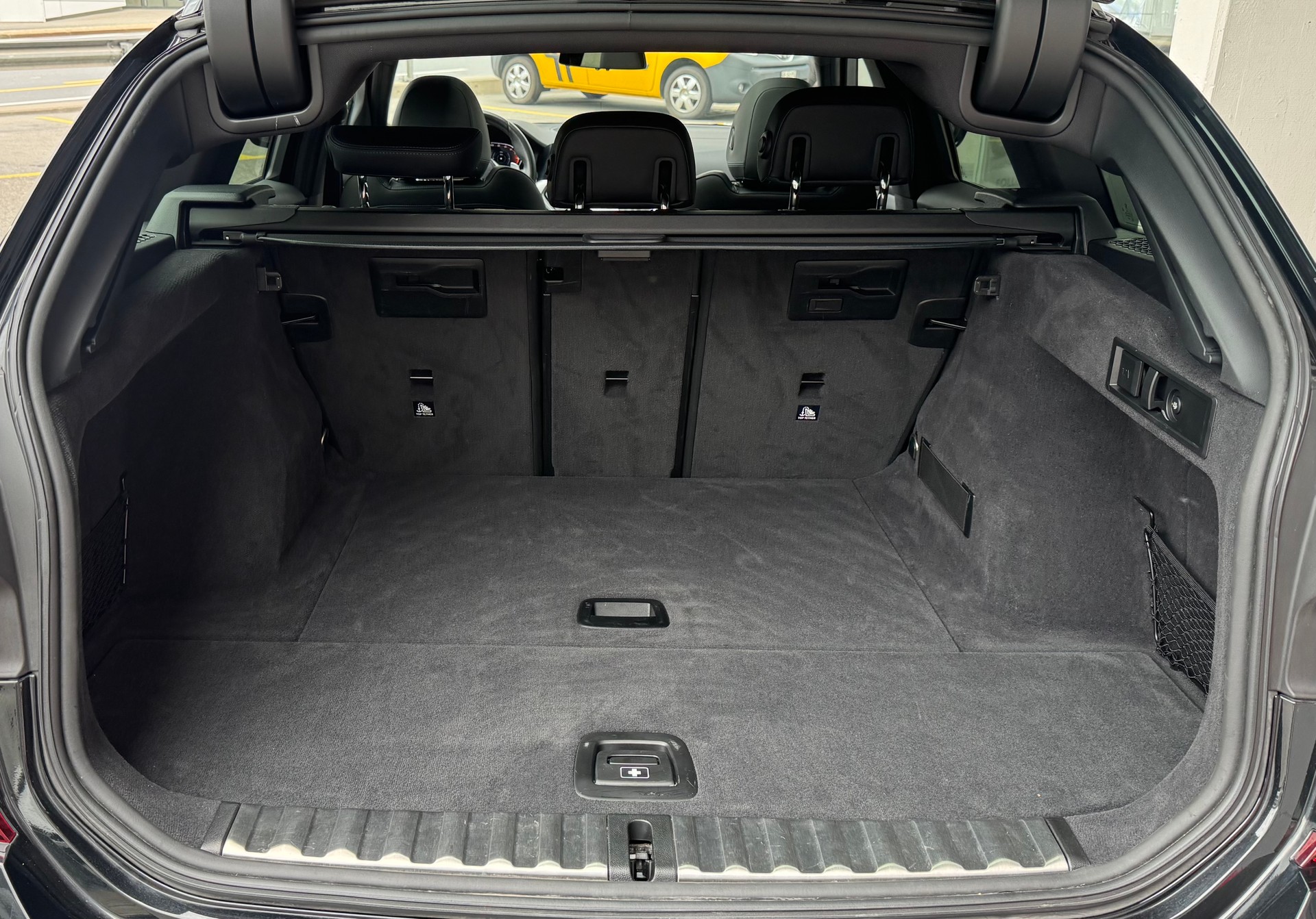 BMW 330d xDrive 48V Touring M Sport Steptronic-image-12