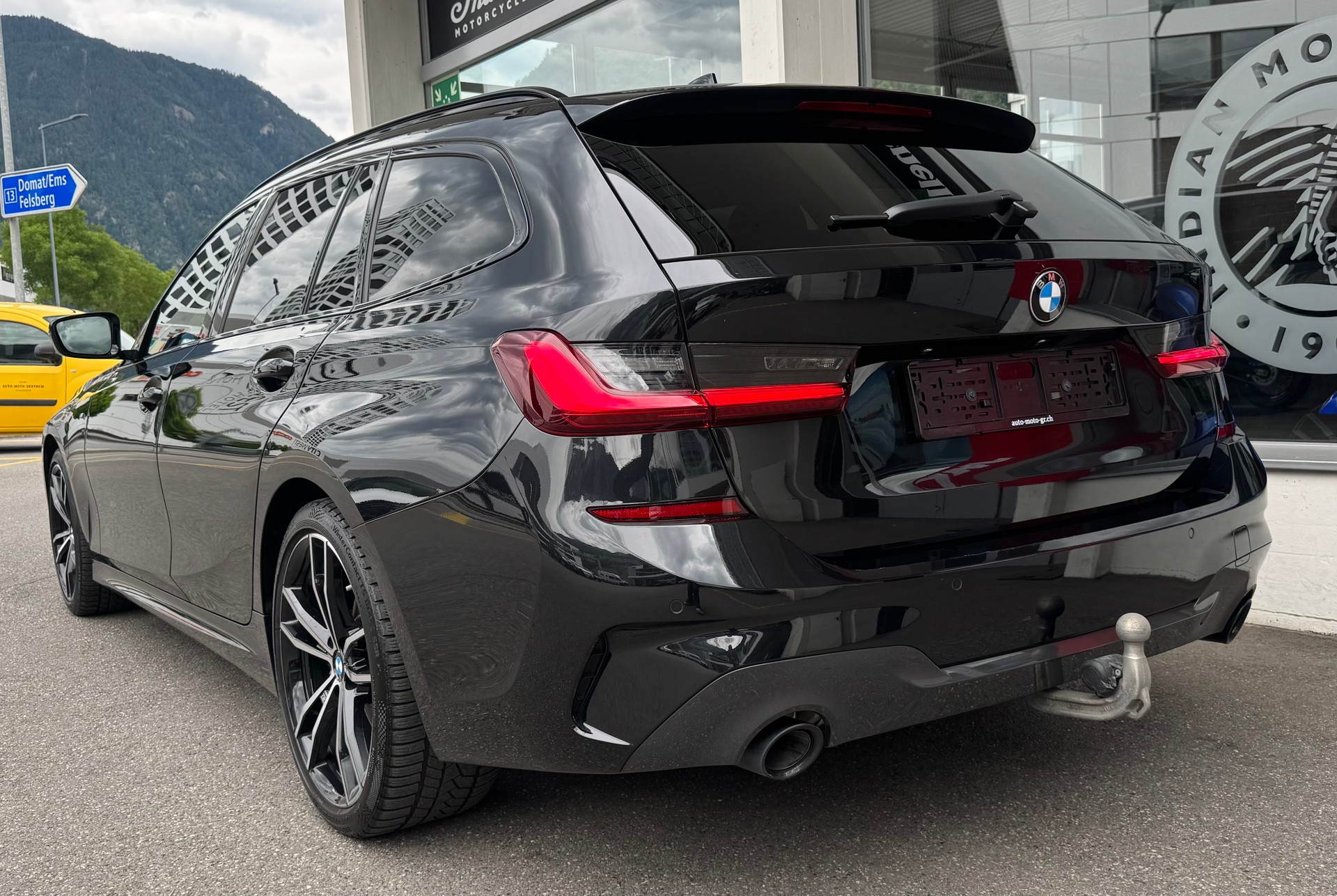 BMW 330d xDrive 48V Touring M Sport Steptronic-showroom-element-3