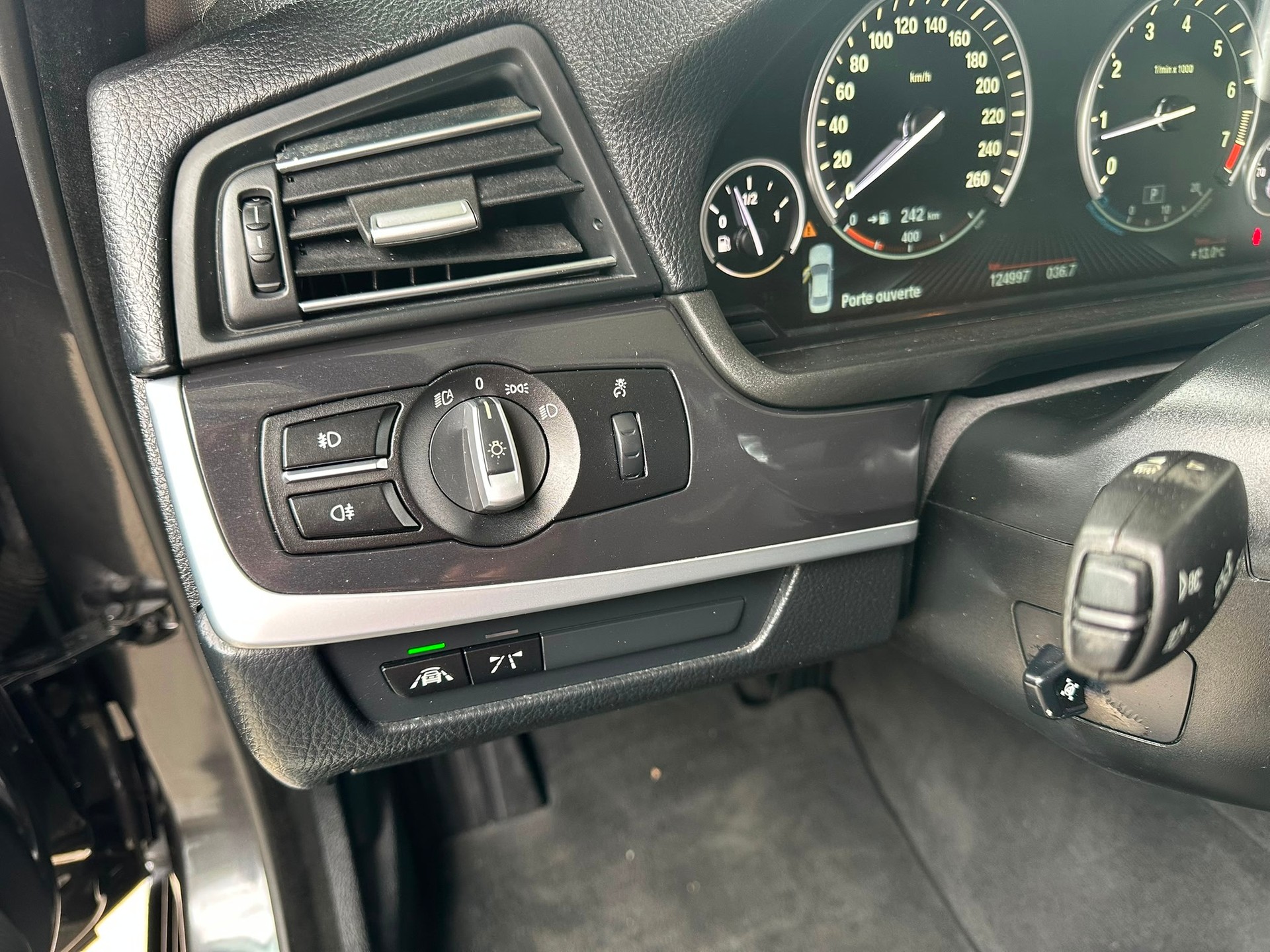 BMW 528i xDrive Luxury Line Steptronic-image-6