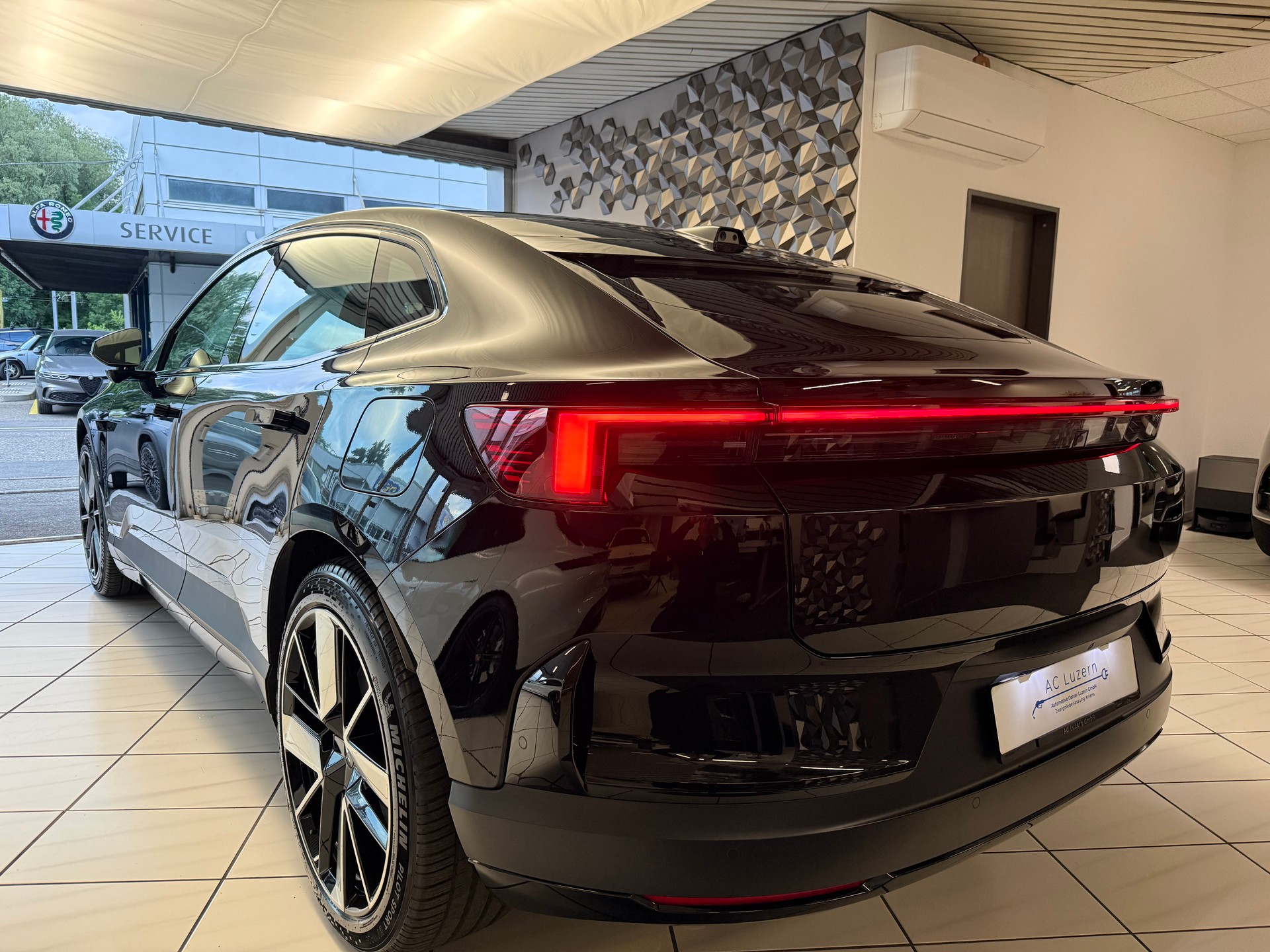 POLESTAR Polestar 4 Long Range Dual 100kWh Prime-showroom-element-3
