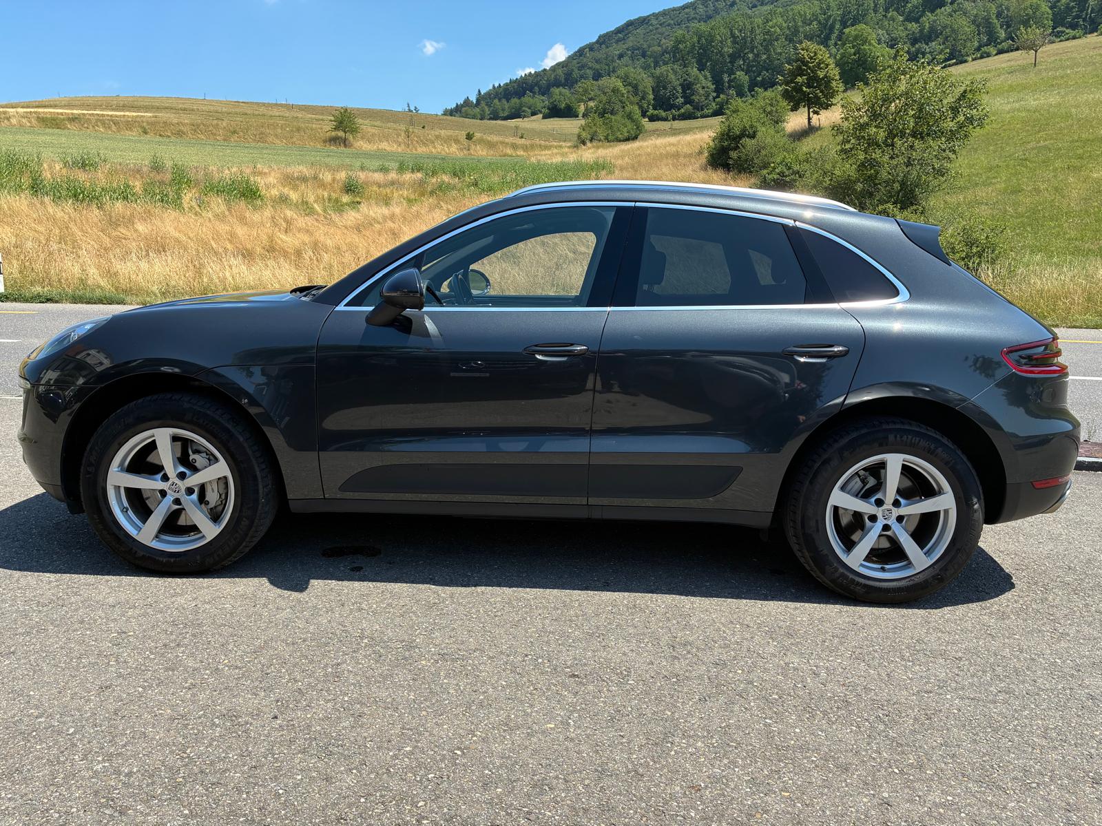 PORSCHE Macan S PDK-showroom-element-2