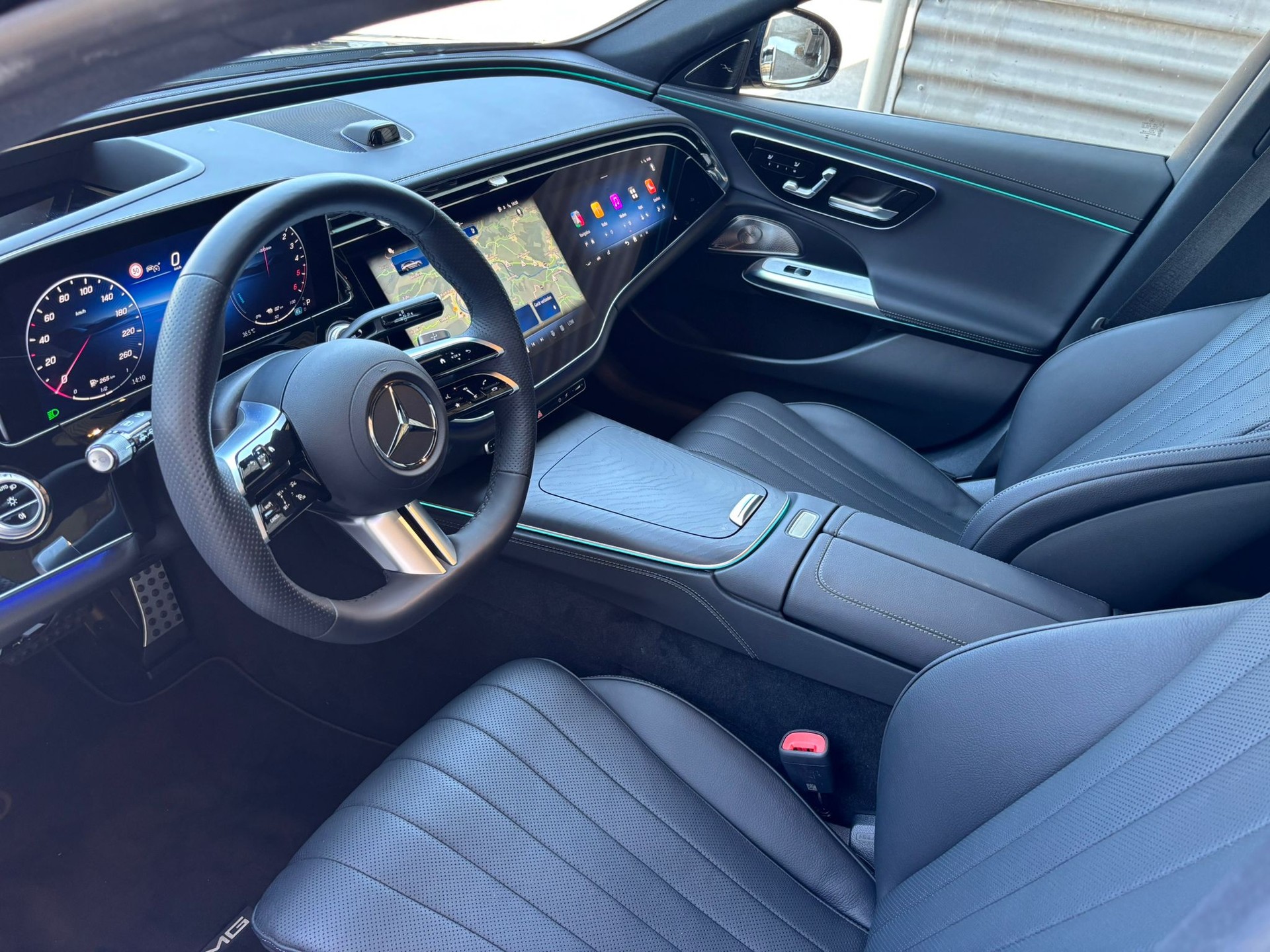 MERCEDES-BENZ E 300 de AMG-Line 4Matic Kombi-image-6