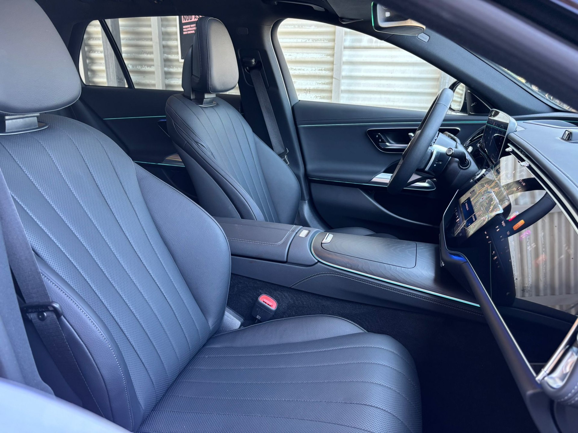 MERCEDES-BENZ E 300 de AMG-Line 4Matic Kombi-image-8