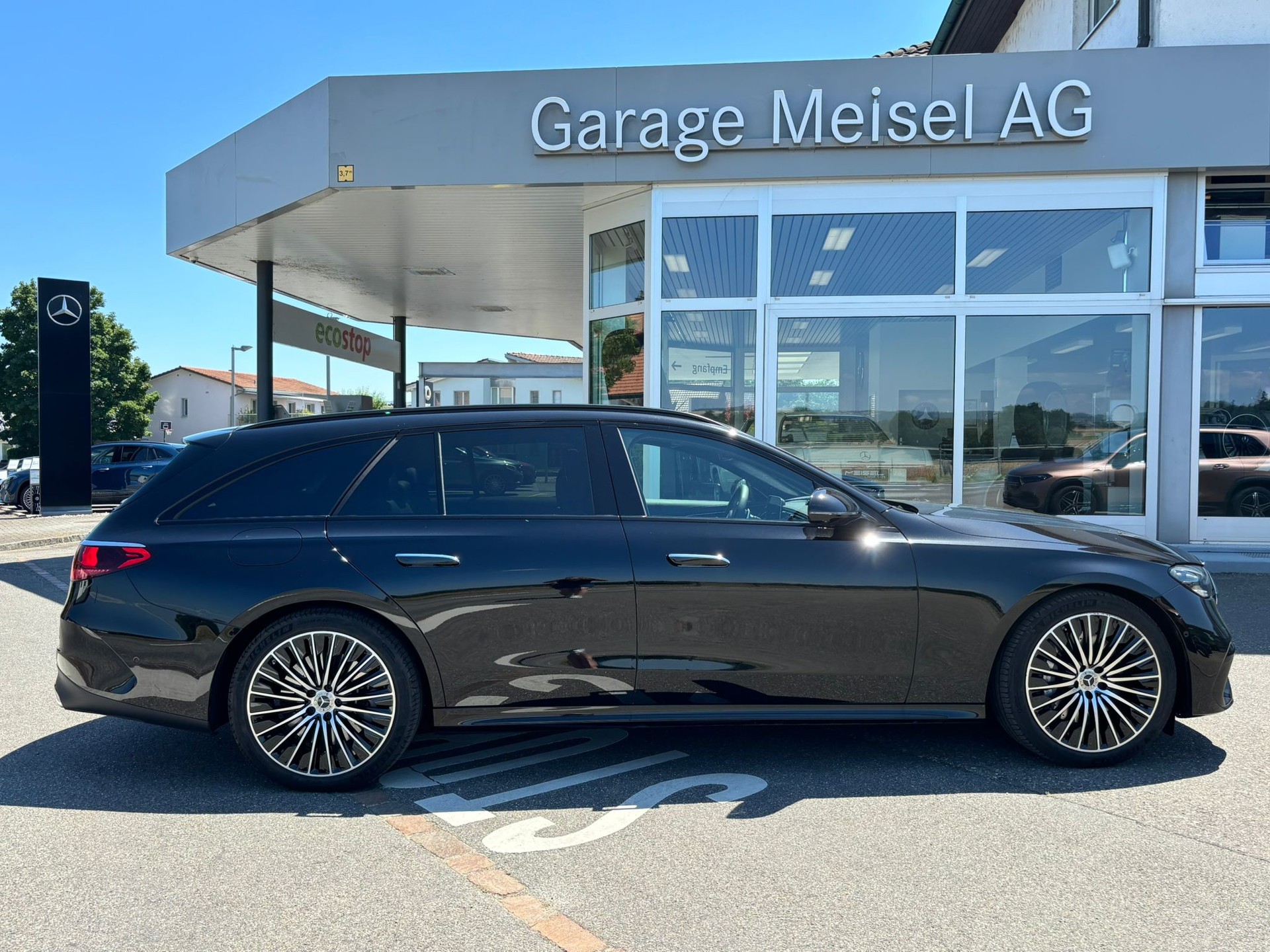 MERCEDES-BENZ E 300 de AMG-Line 4Matic Kombi-image-4
