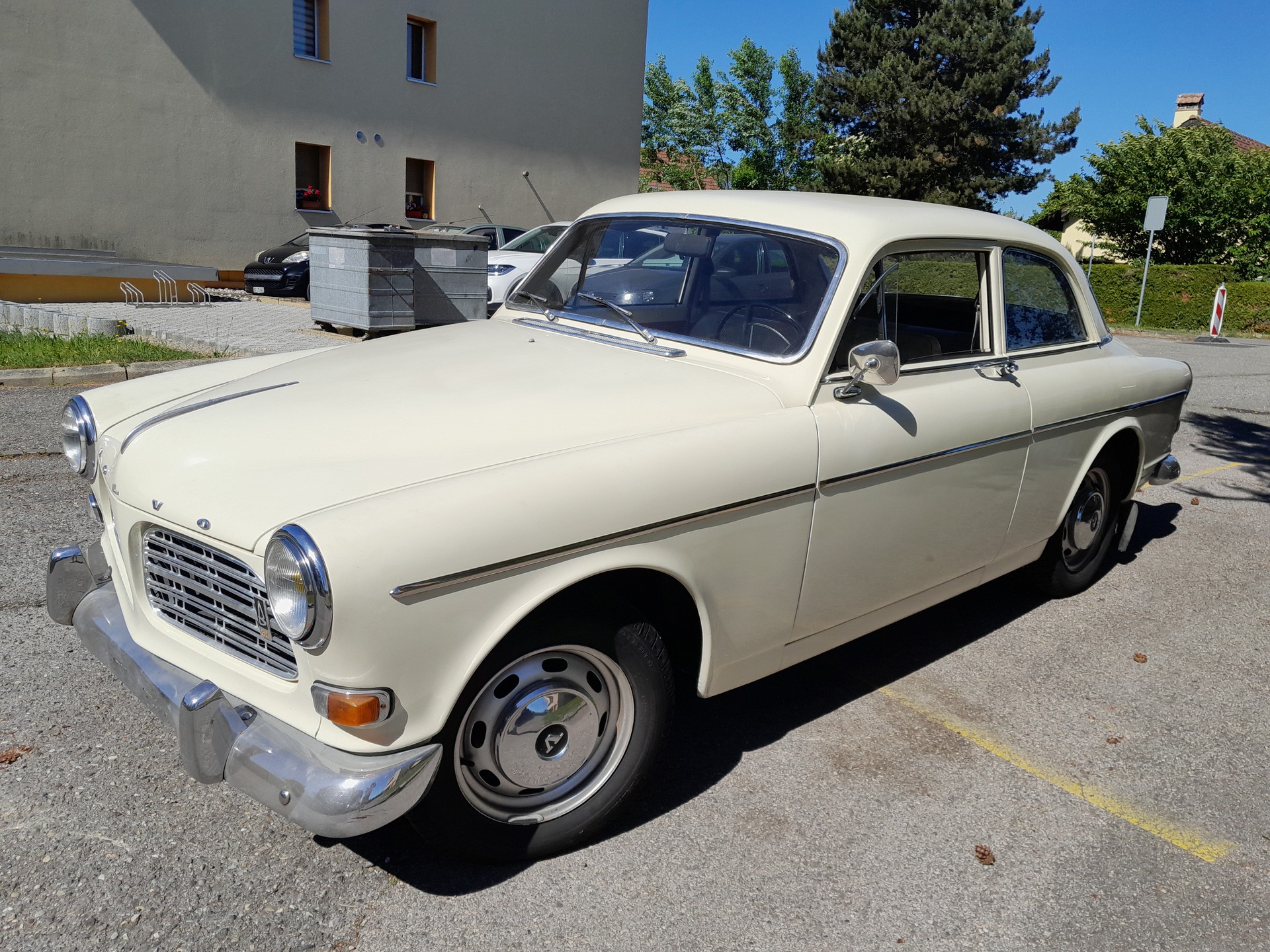 VOLVO 121