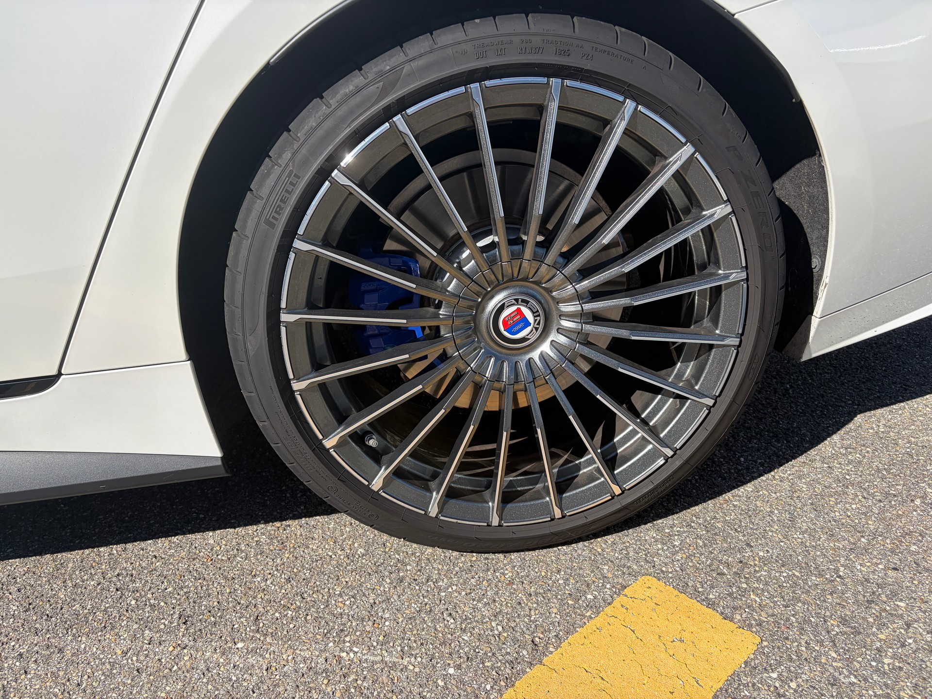 BMW-ALPINA Alpina B4 Gran Coupé 3.0xDrive Panorama Harman&Kardon 360 Kamera-image-3