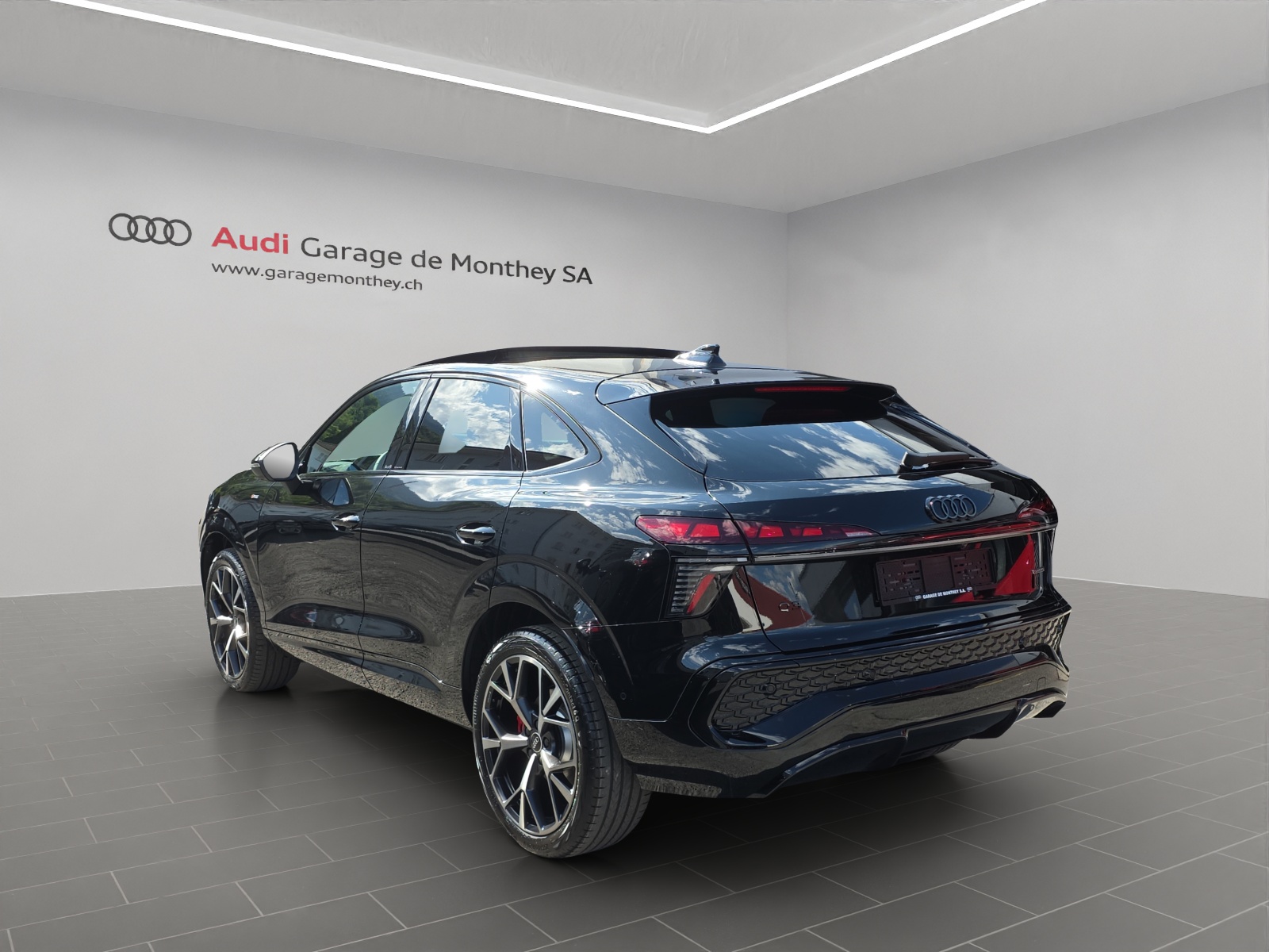 AUDI Q3 Sportback TFSI quattro 195 kW S tronic-image-3