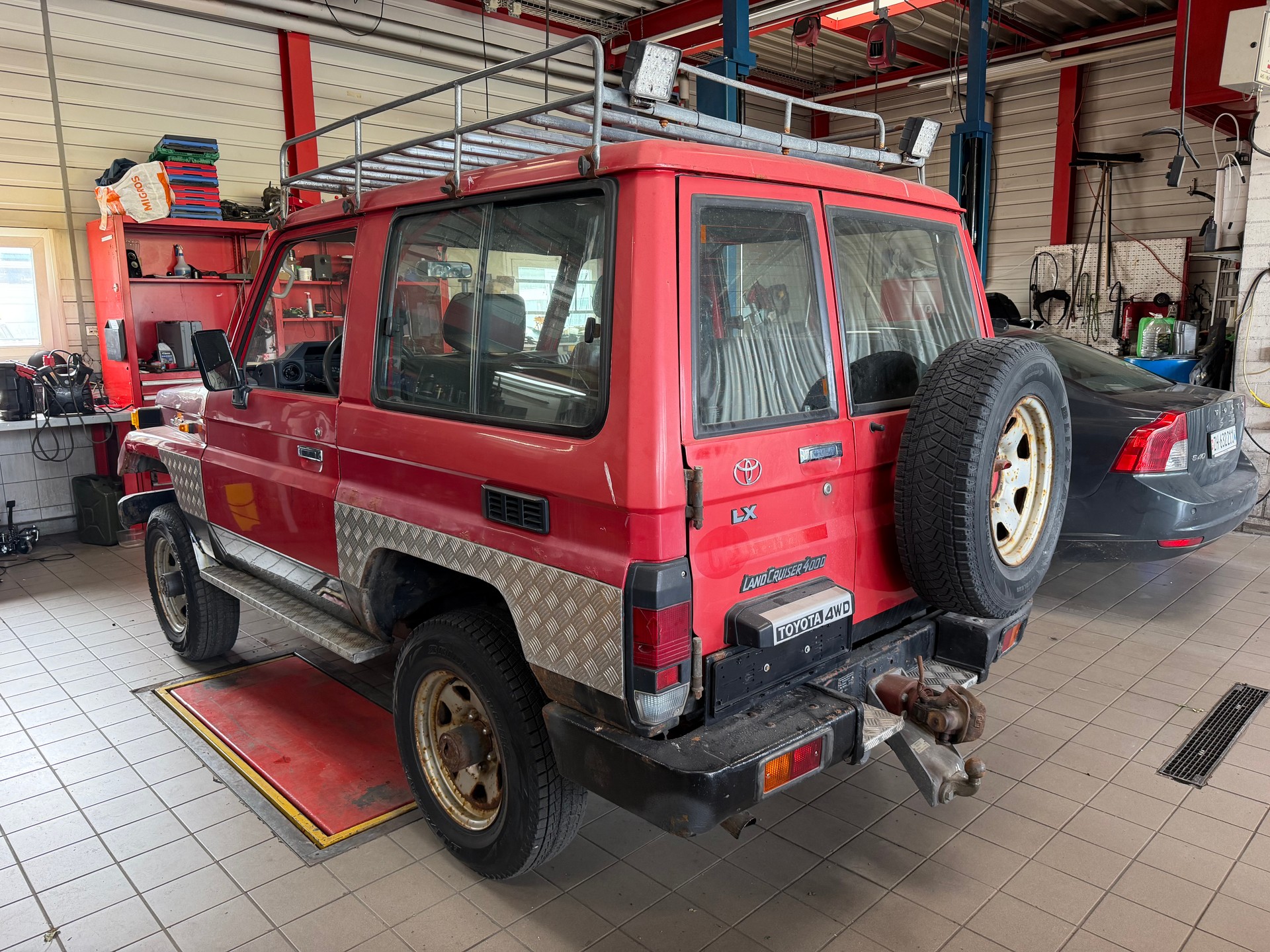 TOYOTA Land Cruiser 400 HdT 4.2 D-showroom-element-2