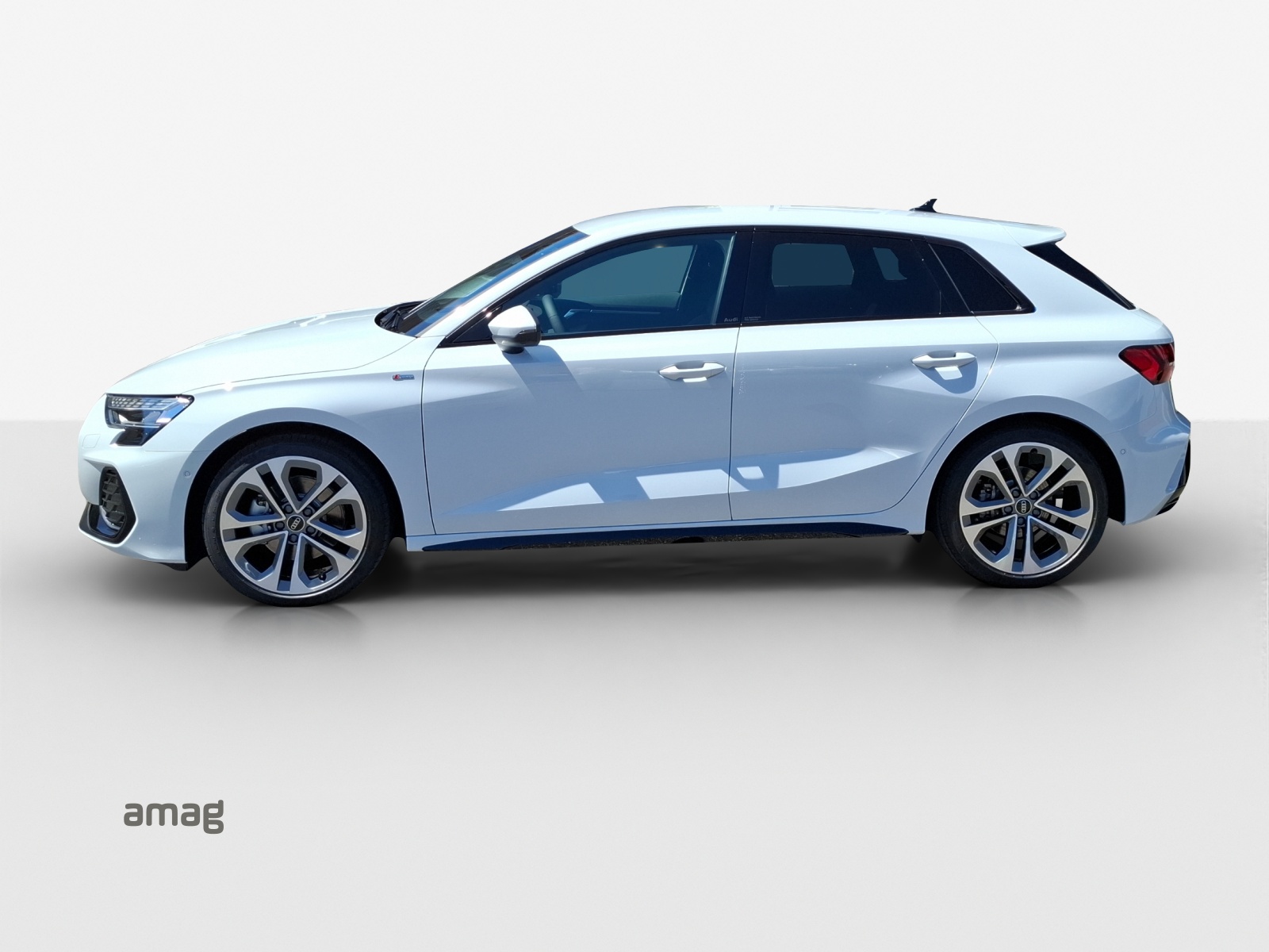 AUDI A3 Sportback TFSI 150 kW quattro S line S tronic-showroom-element-1