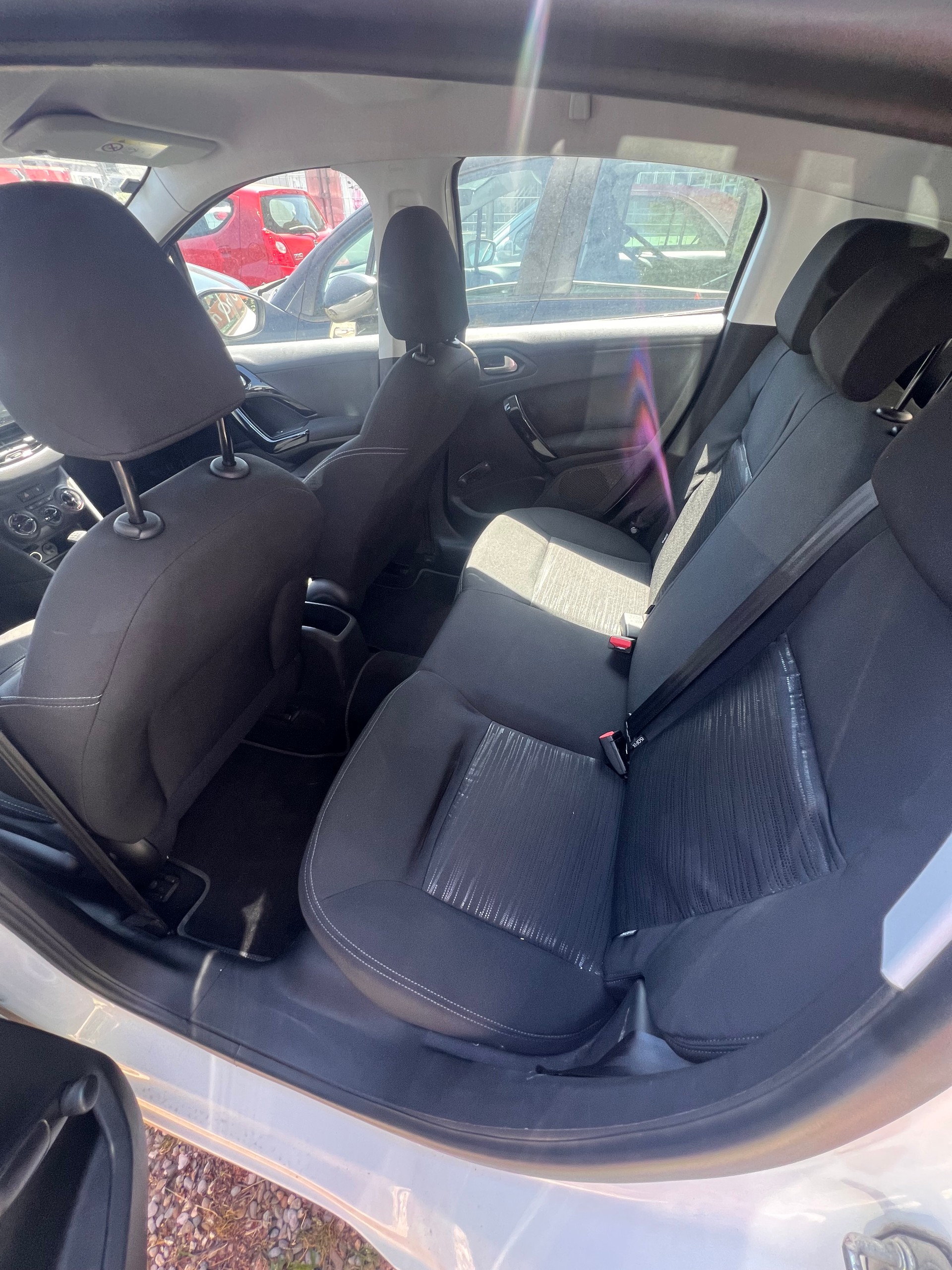 PEUGEOT 208 1.6 BlueHDi Allure-image-7