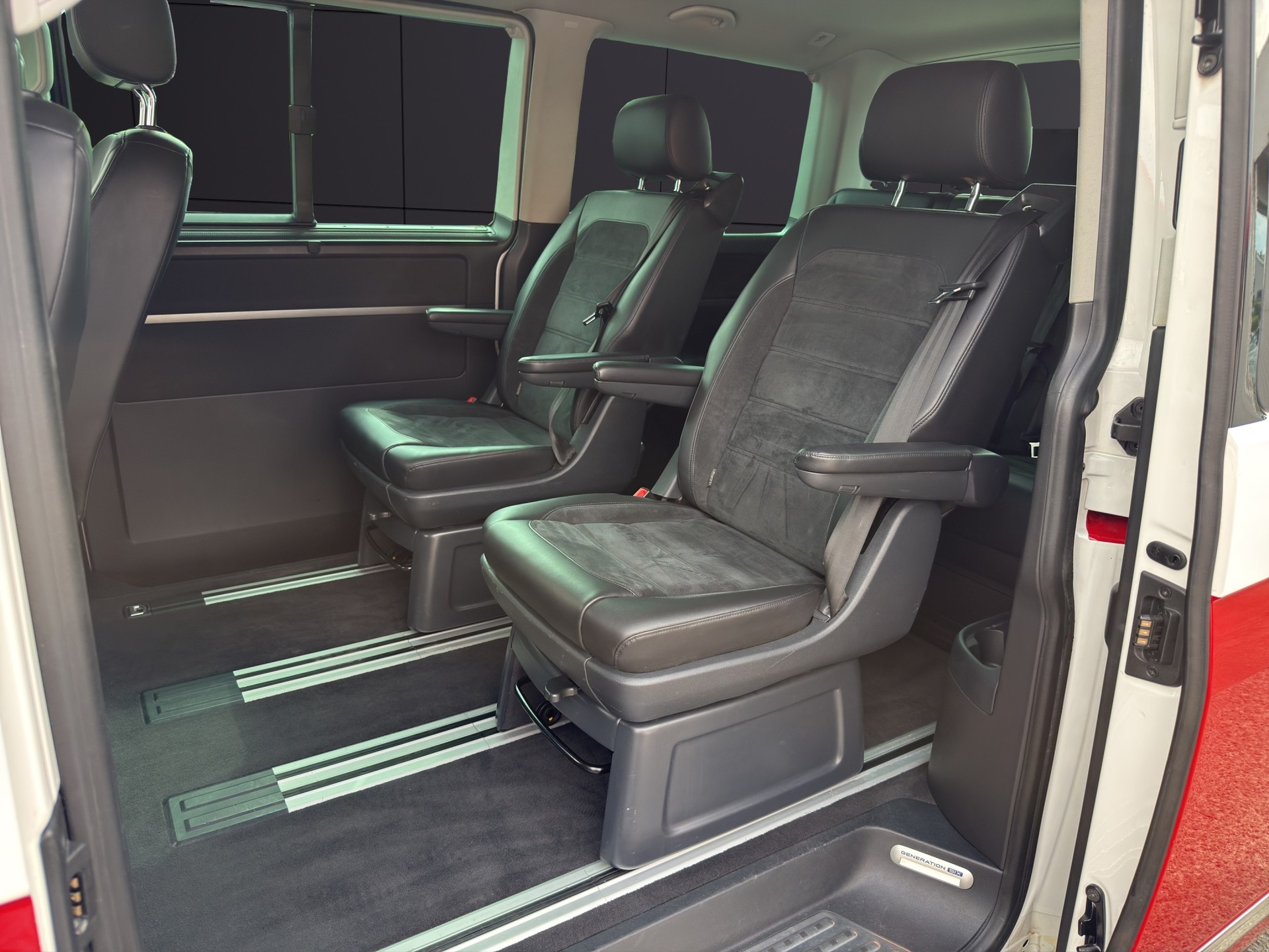 VW T6 Multivan 2.0 Bi-TDI Family Gen. Six 4Motion DSG-image-14