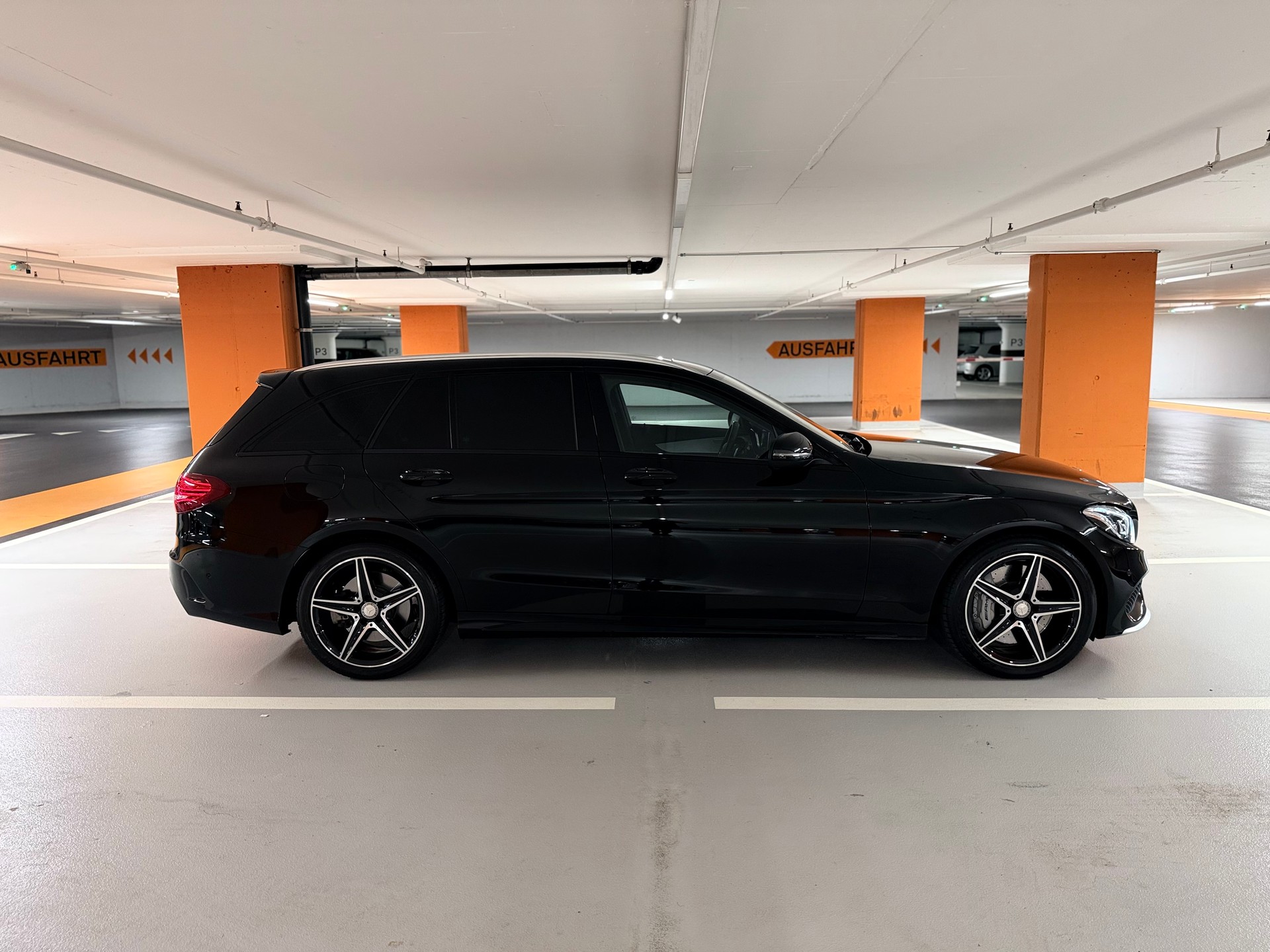 MERCEDES-BENZ C 43 AMG 4Matic 9G-Tronic-showroom-element-3