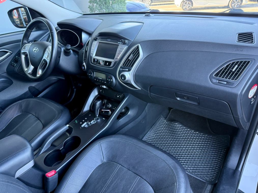 HYUNDAI iX35 2.0 Premium 4WD-image-8