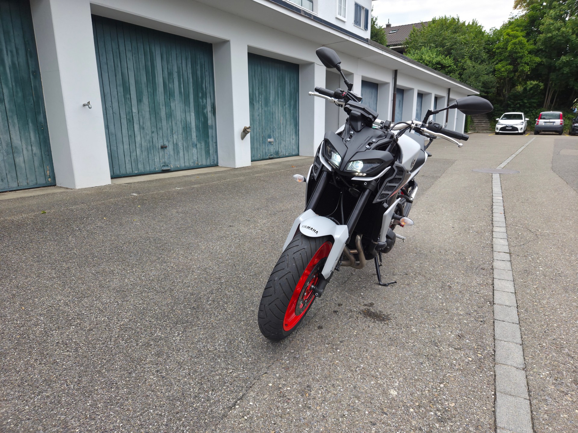 YAMAHA MT-09 ABS-image-1