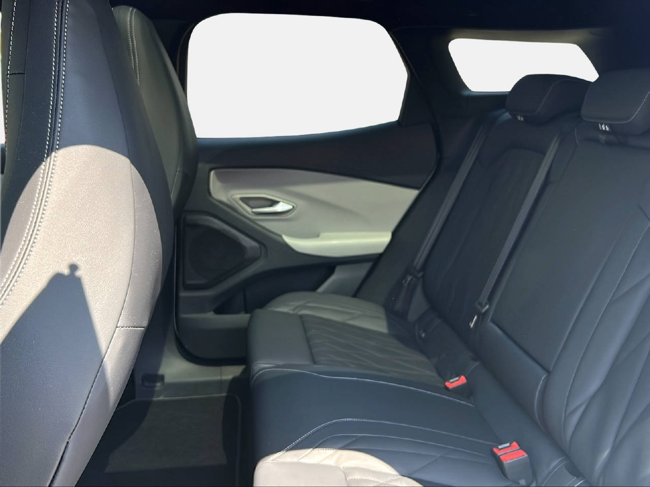 FORD Explorer Extended Range Premium AWD-image-12