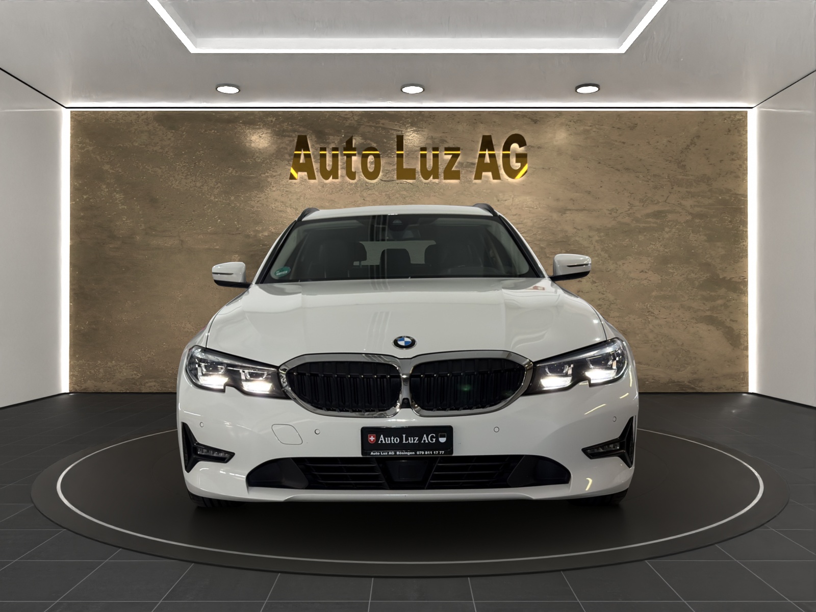 BMW 320d xDrive 48V Touring Steptronic-showroom-element-1