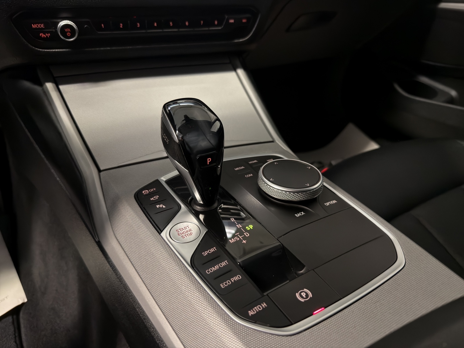 BMW 320d xDrive 48V Touring Steptronic-image-10