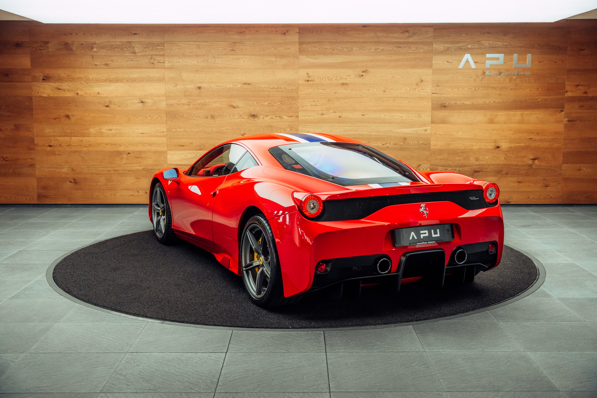 FERRARI 458 Speciale-showroom-element-2