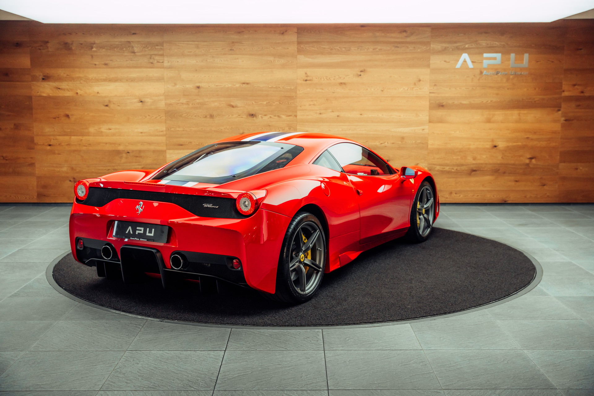 FERRARI 458 Speciale-showroom-element-1